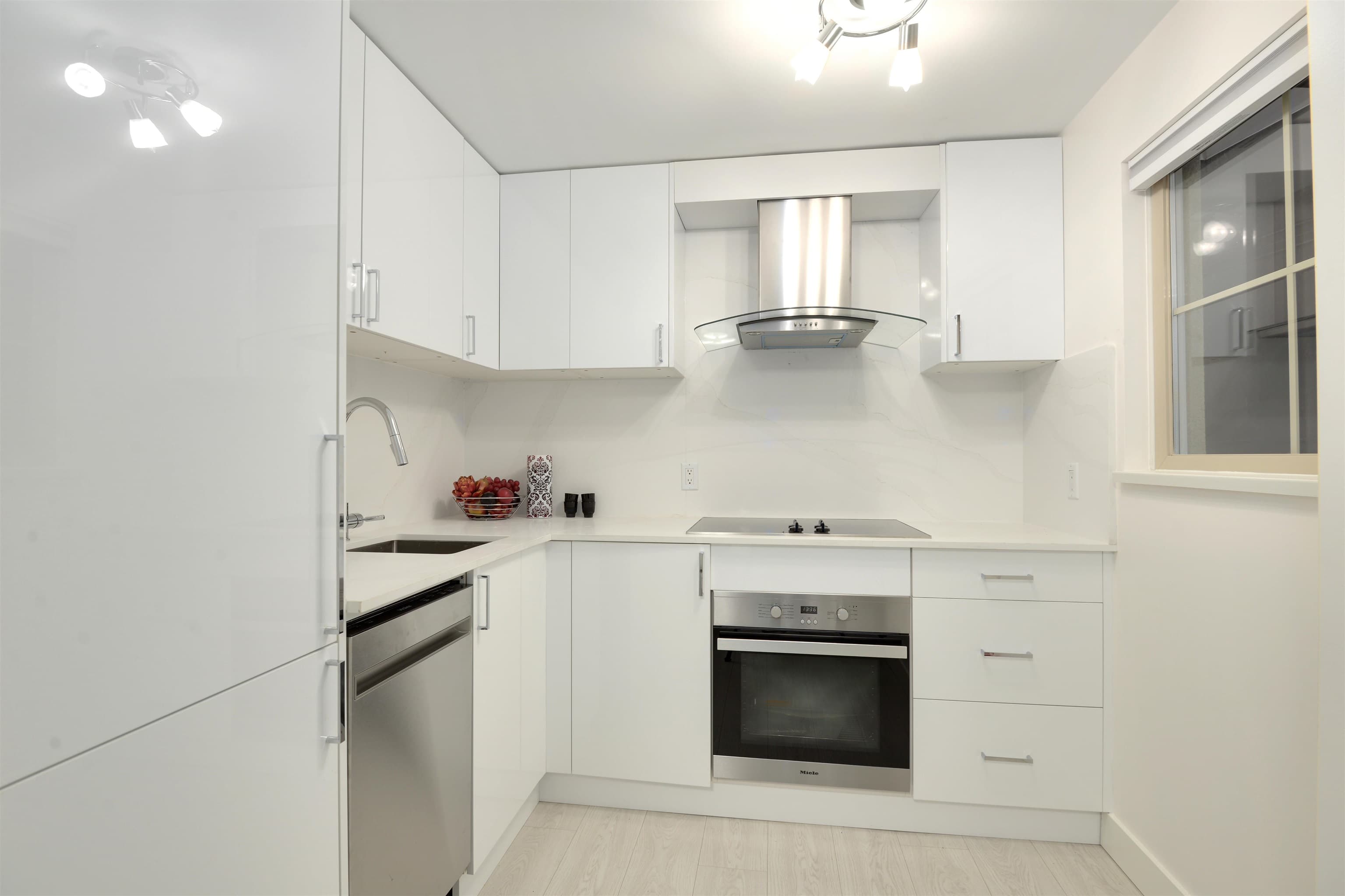 1604 - 121 W 15th Street, North Vancouver, V7M 1R8 — photo 3