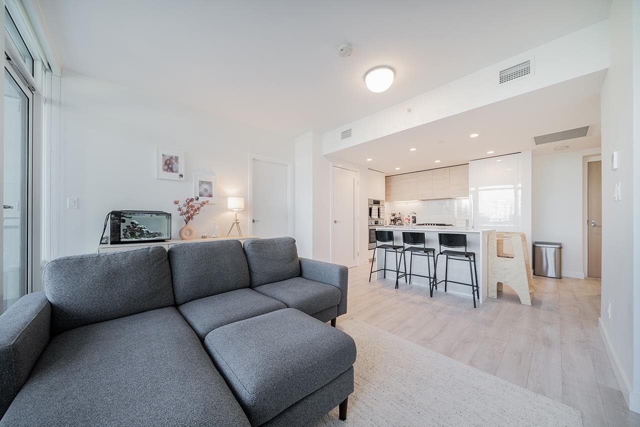 305 - 2085 Skyline Court, Burnaby, V6V 1E1 — photo 3