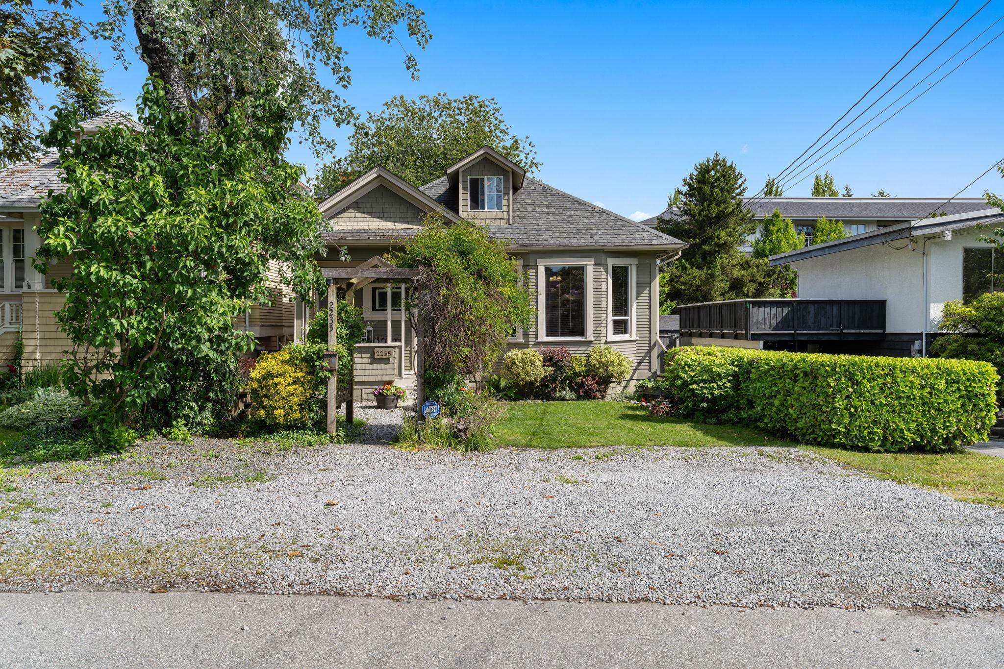 2235 Hawthorne Avenue, Port Coquitlam, V3C 1W5 — photo 2