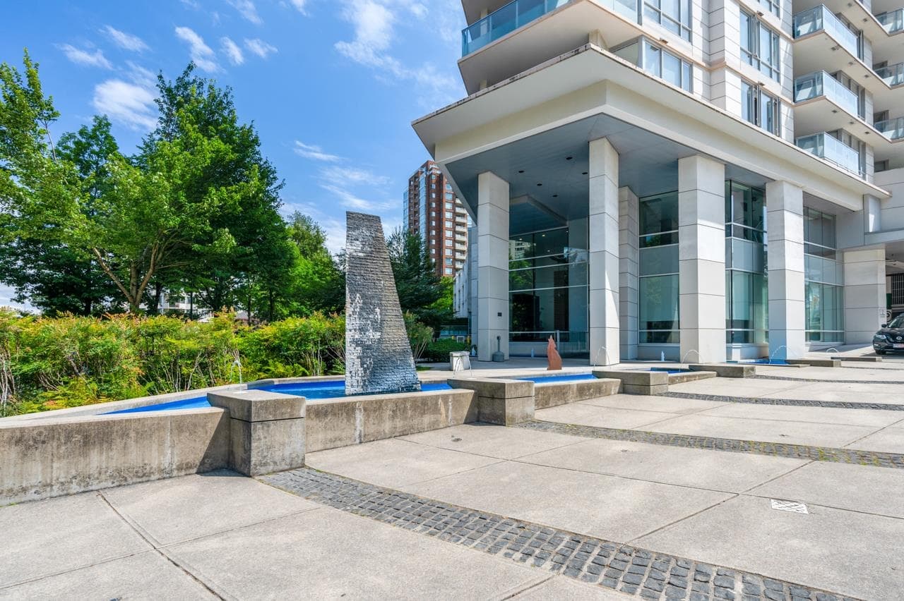 305 - 4808 Hazel Street, Burnaby, V5H 0A2 — photo 2