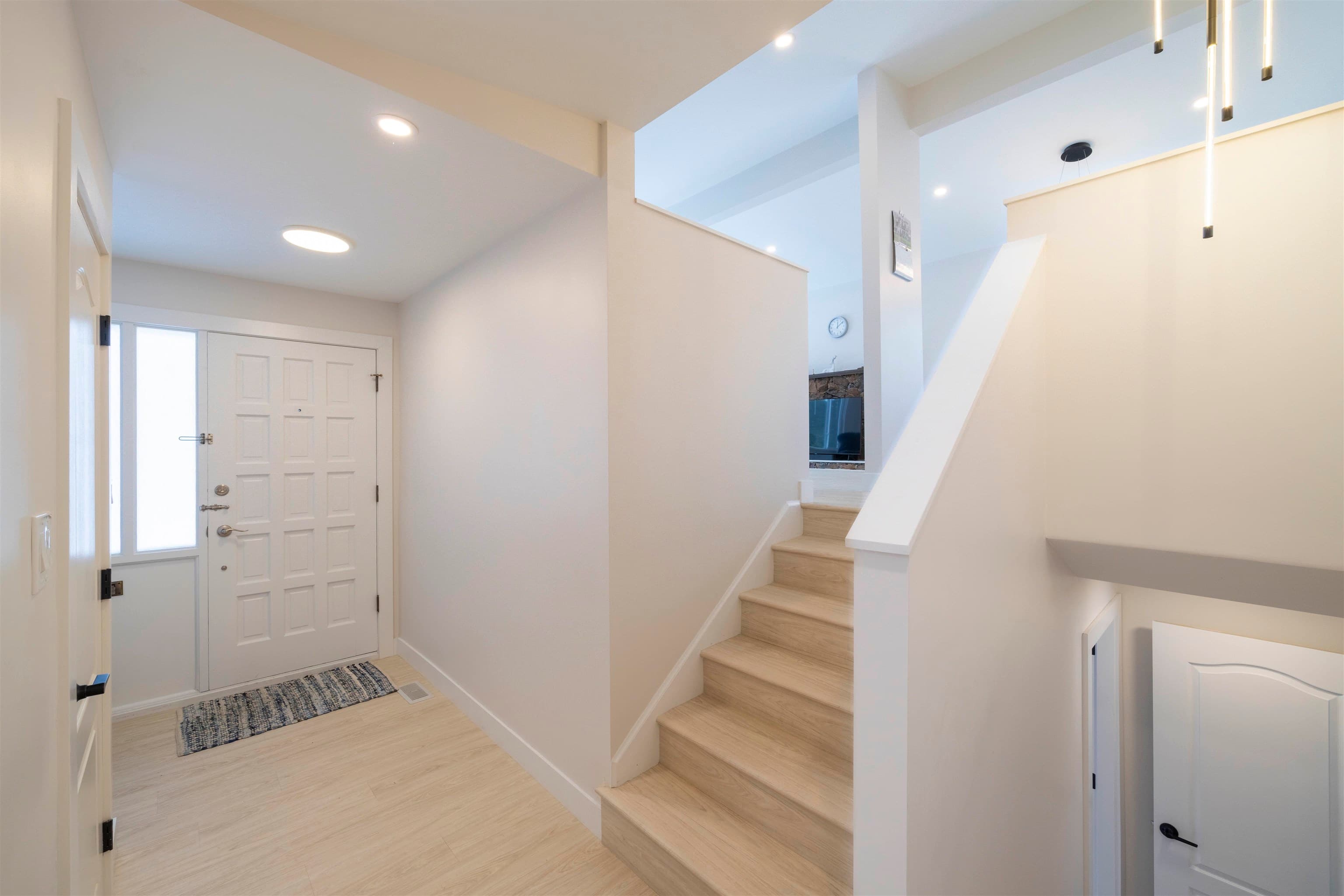 3345 Cardinal Drive, Burnaby, V5A 2T7 — photo 3
