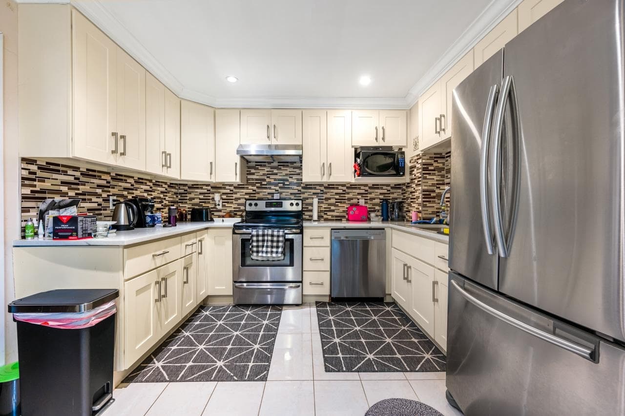 3657 Woodland Drive, Port Coquitlam, V3B 4R5 — photo 2