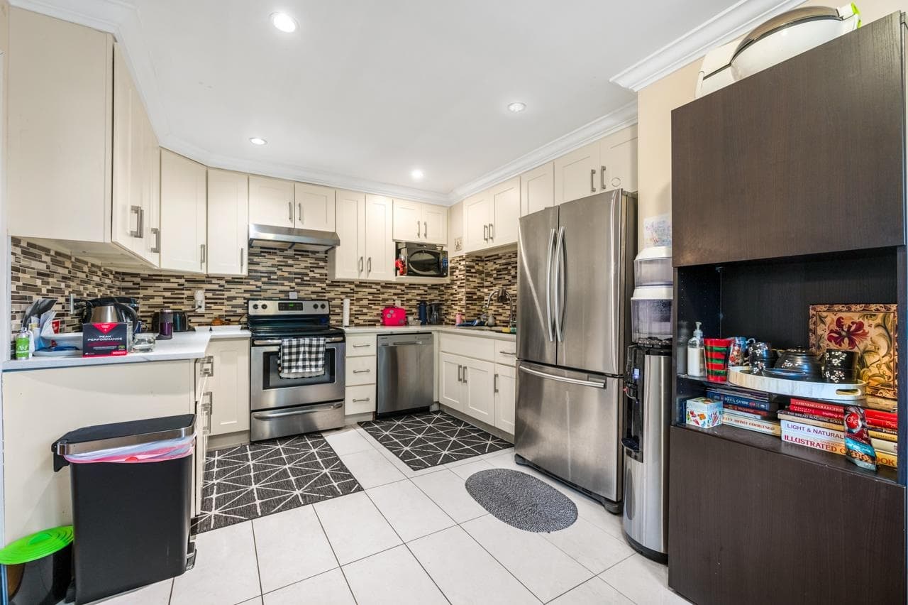 3657 Woodland Drive, Port Coquitlam, V3B 4R5 — photo 3