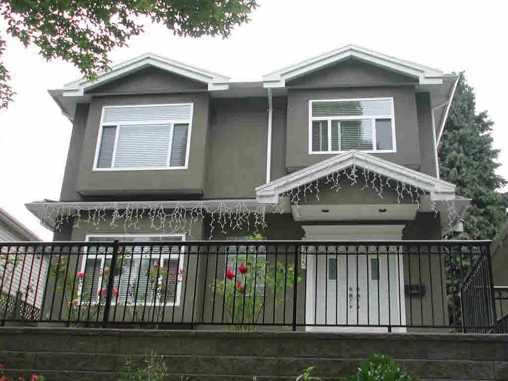 2715 E Broadway, Vancouver, V5M 1Y7 — photo 1