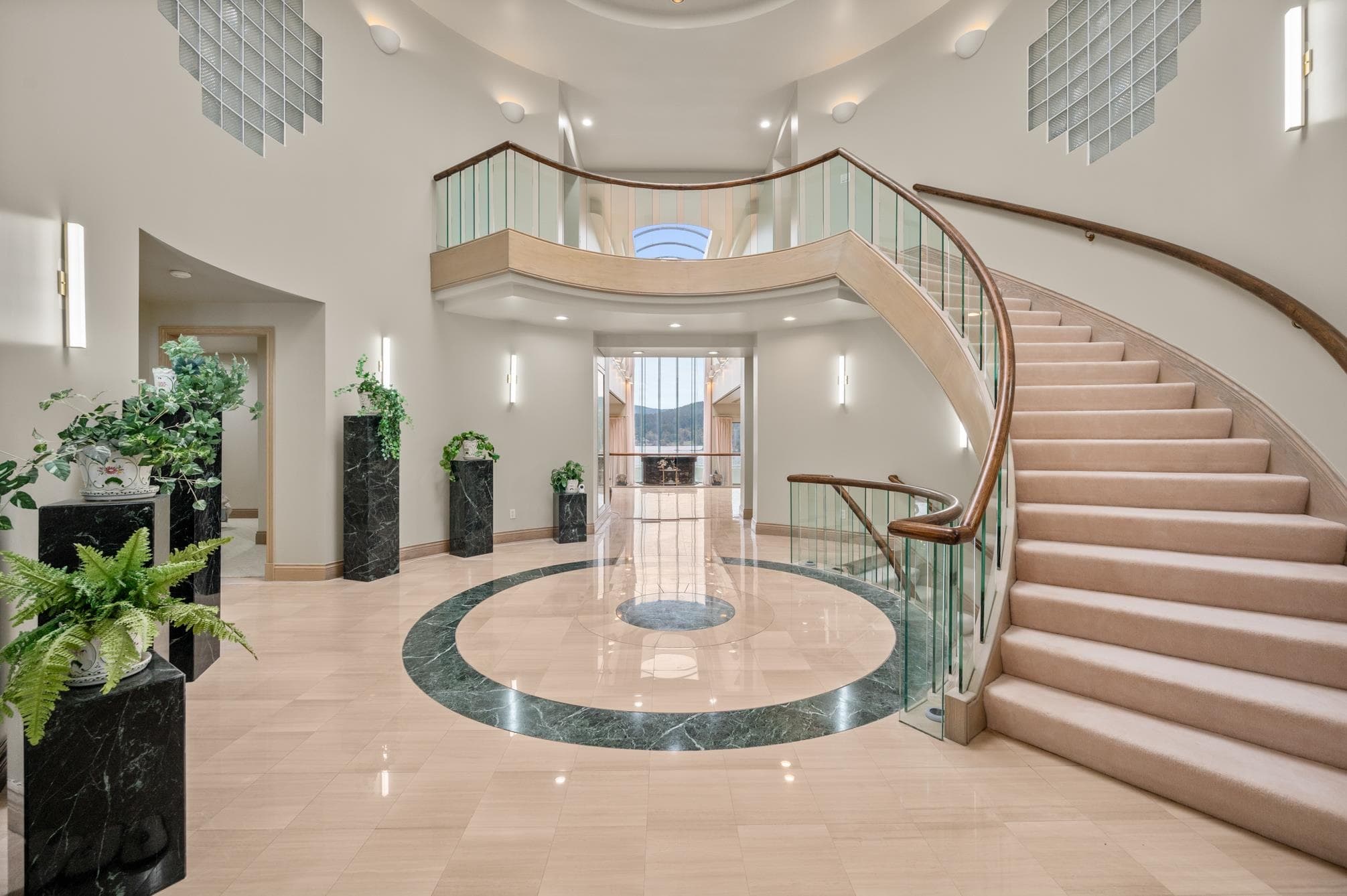 828 Beachview Drive, North Vancouver, V7G 1R1 — photo 2