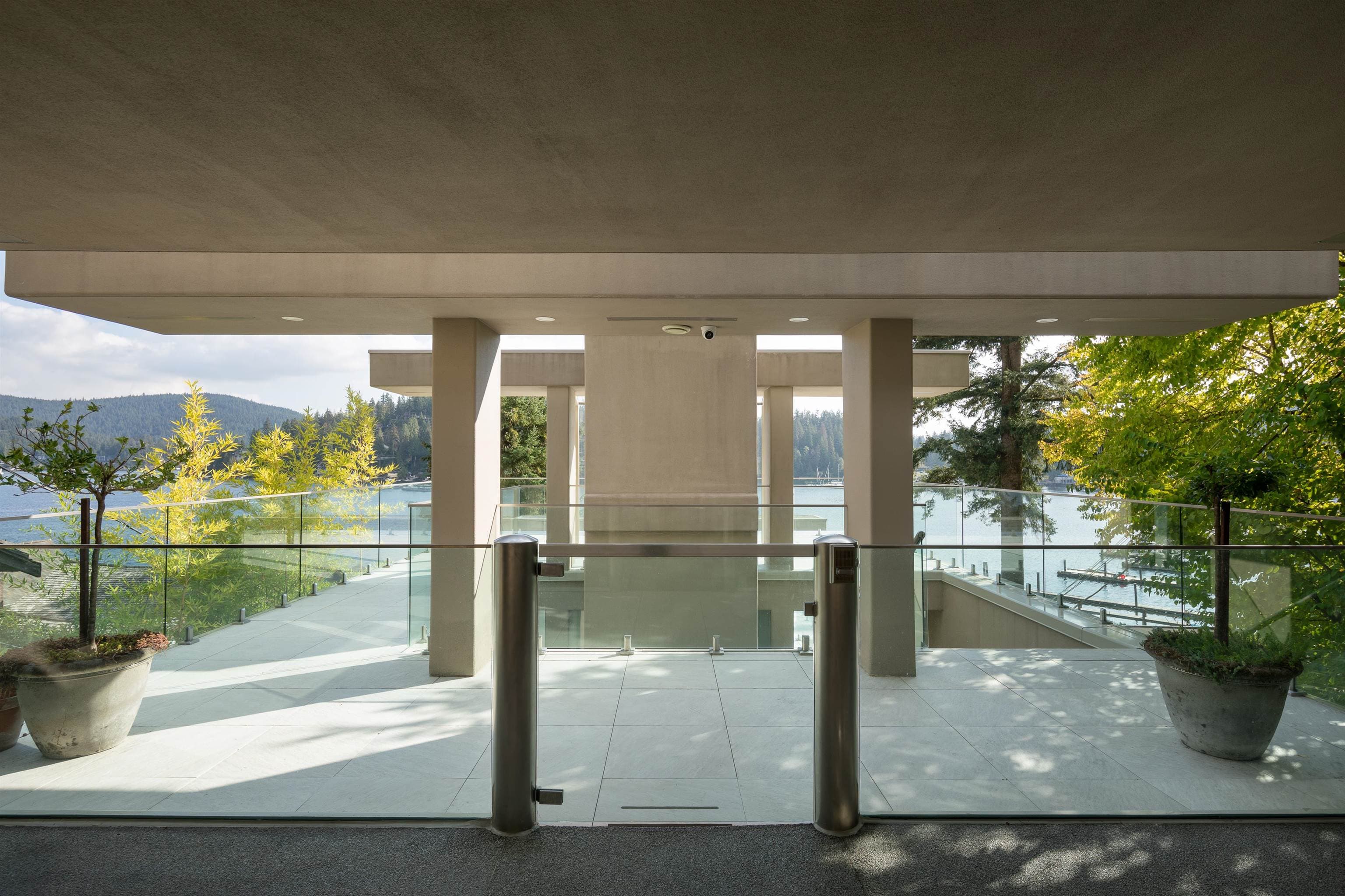 2724 Panorama Drive, North Vancouver, V7G 1V6 — photo 4