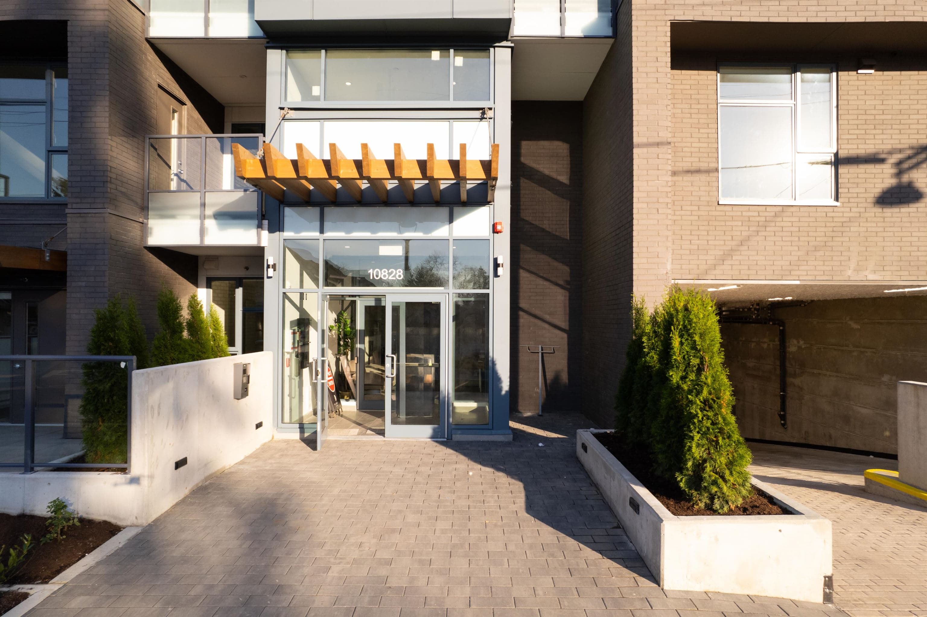 W202 - 10828 139a Street, Surrey, V3R 0H3 — photo 3