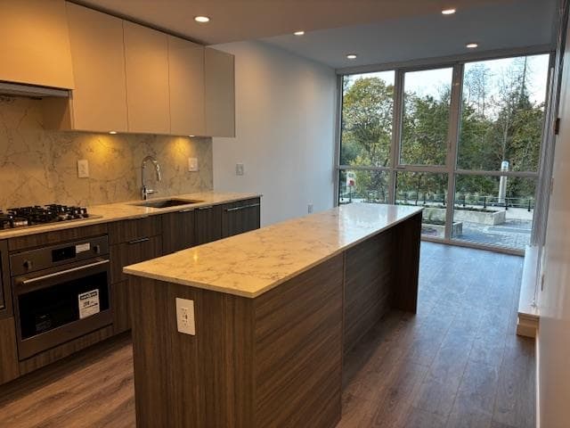 304 - 10333 133 Street, Surrey, V0V 0V0 — photo 4