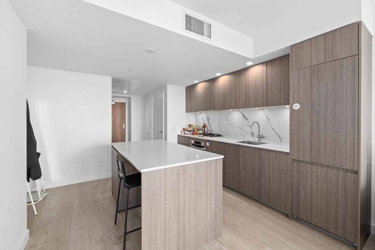 1106 - 6463 Silver Avenue, Burnaby, V5H 0K4 — photo 5