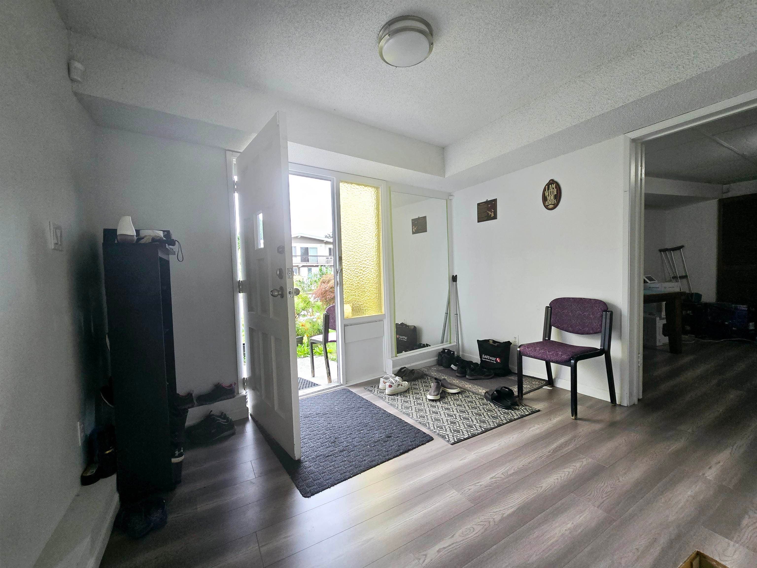 4831 Mclure Avenue, Richmond, V7C 4K1 — photo 2