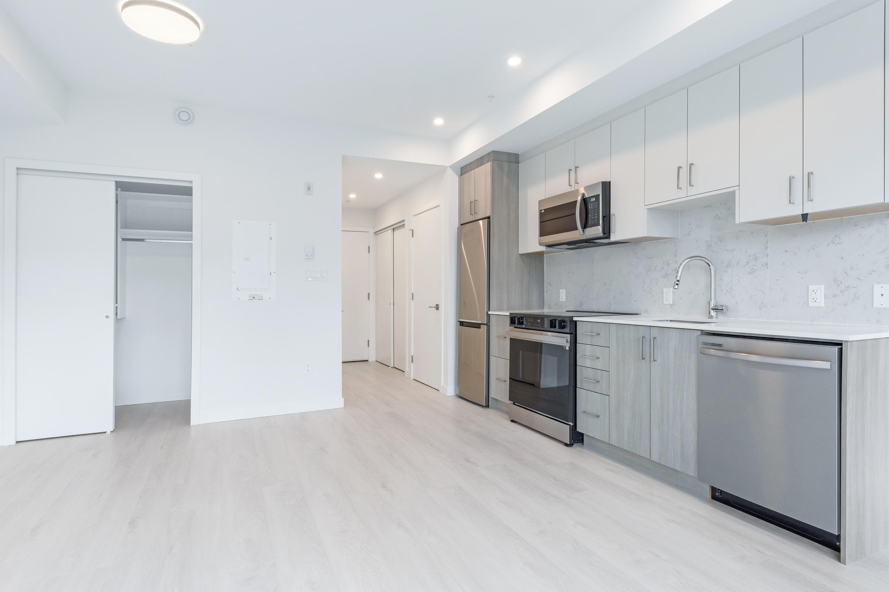 E306 - 13858 S 108 Avenue, Surrey, V3T 2K8 — photo 5