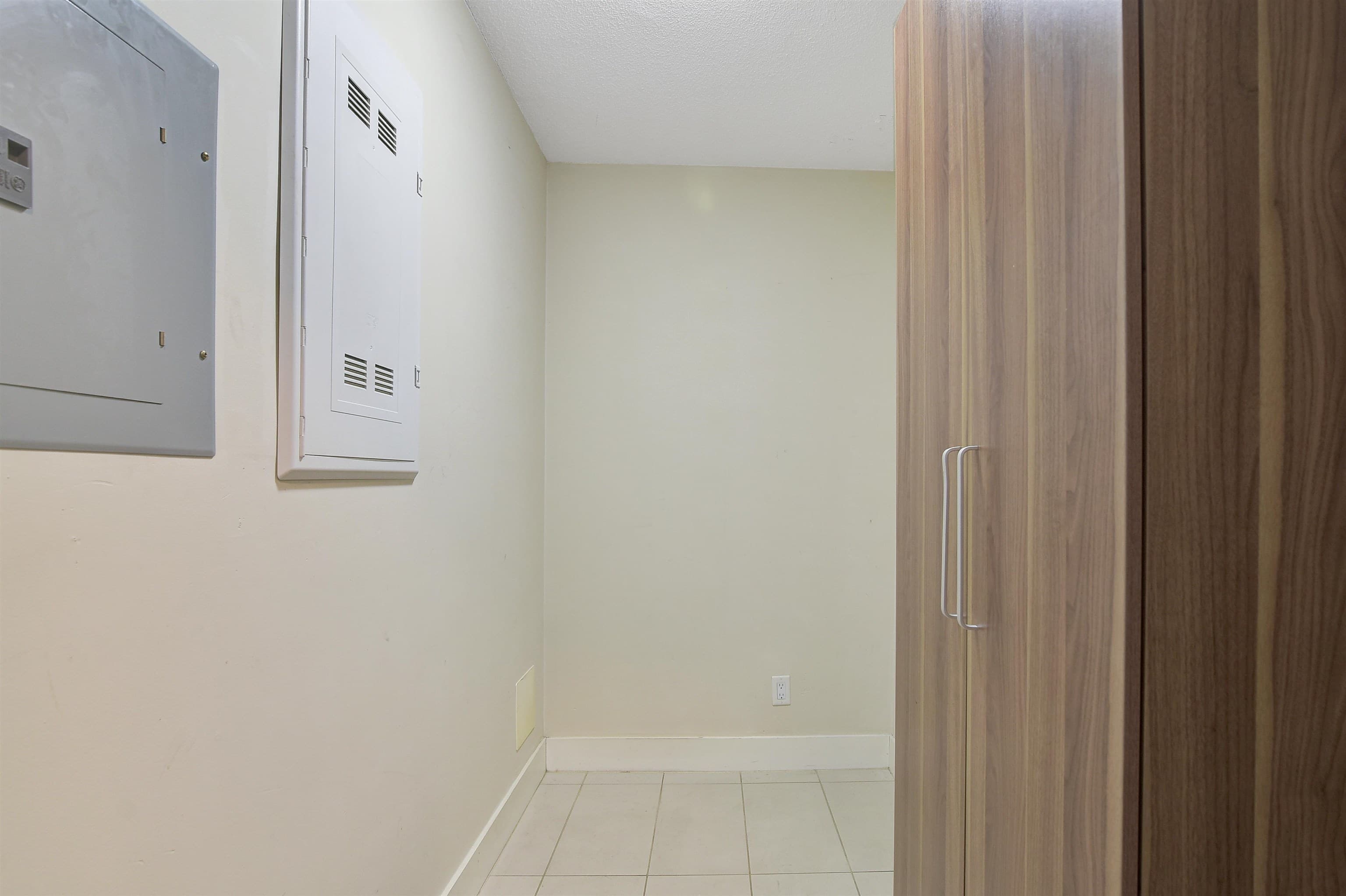 318 - 1088 Richards Street, Vancouver, V6B 3E1 — photo 2