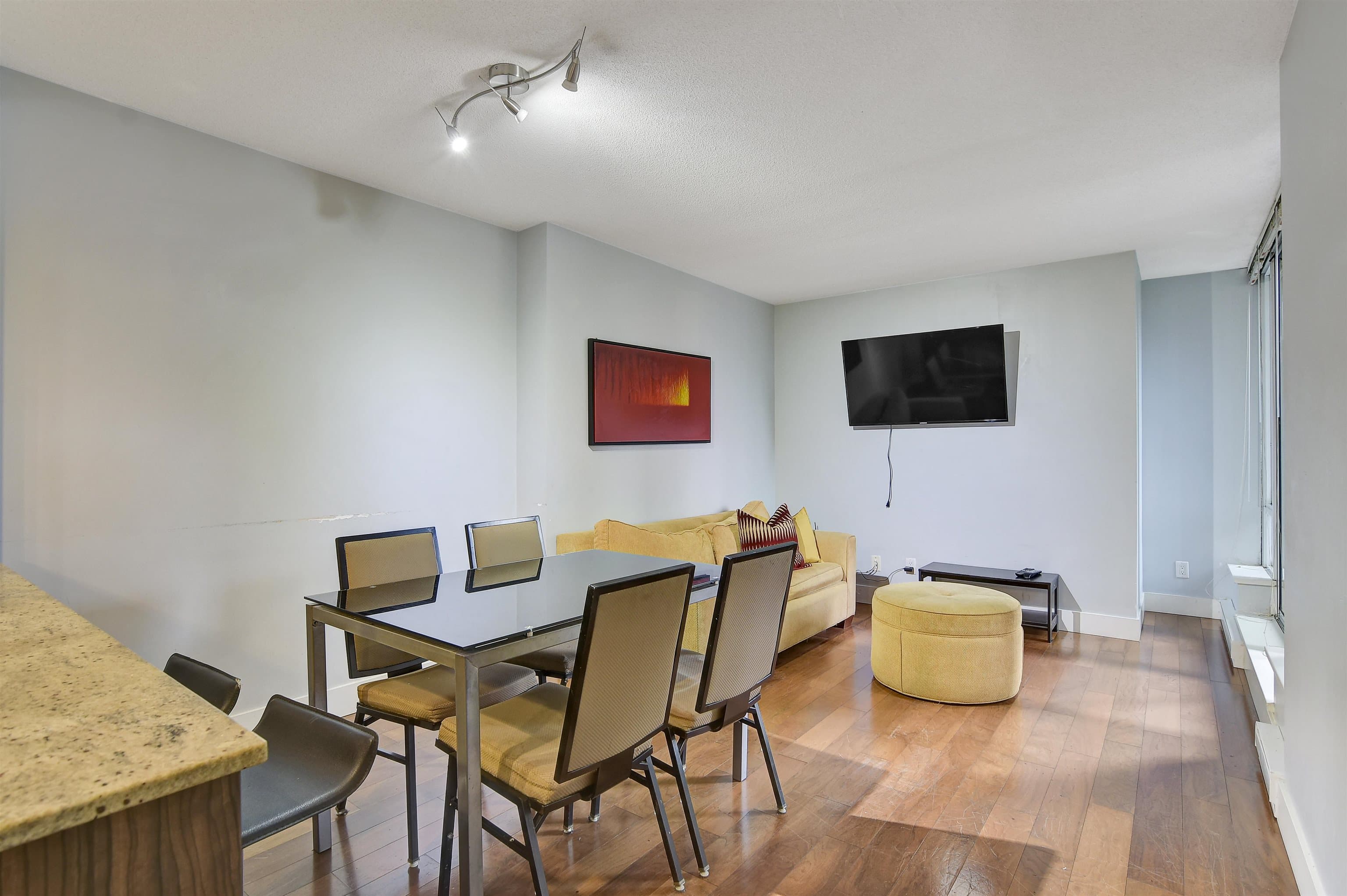 318 - 1088 Richards Street, Vancouver, V6B 3E1 — photo 1