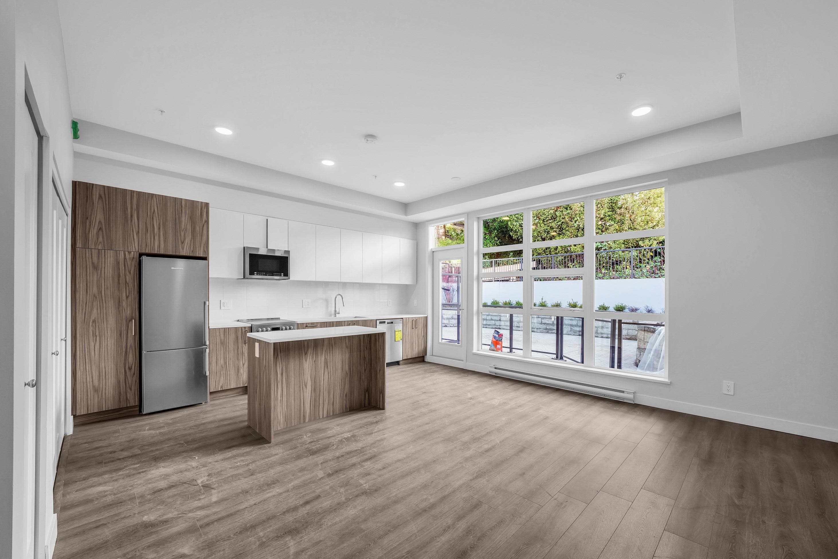 202 - 5535 Hastings Street, Burnaby, V5B 1R2 — photo 1