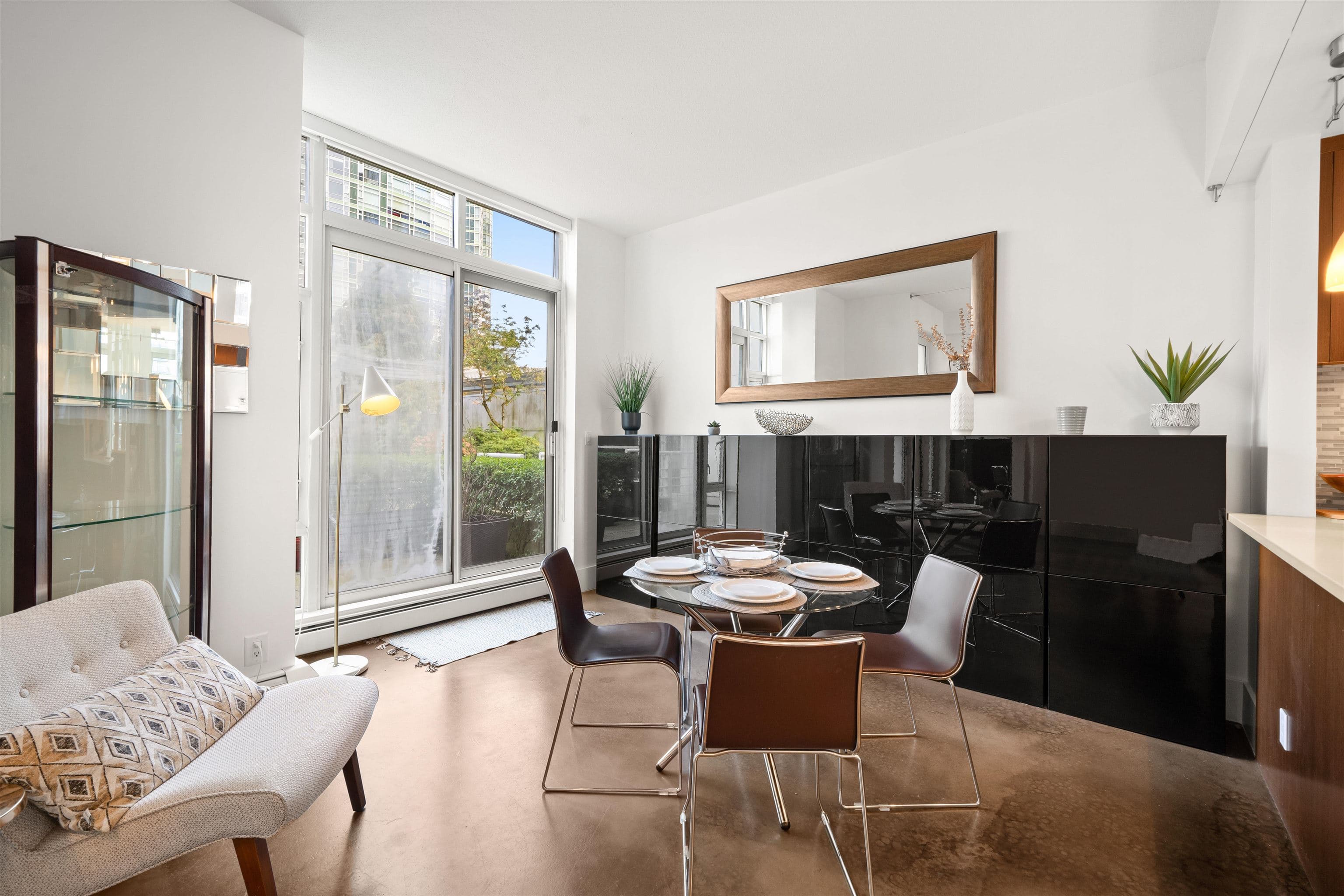 THA - 1199 Marinaside Crescent, Vancouver, V6Z 2Y2 — photo 4