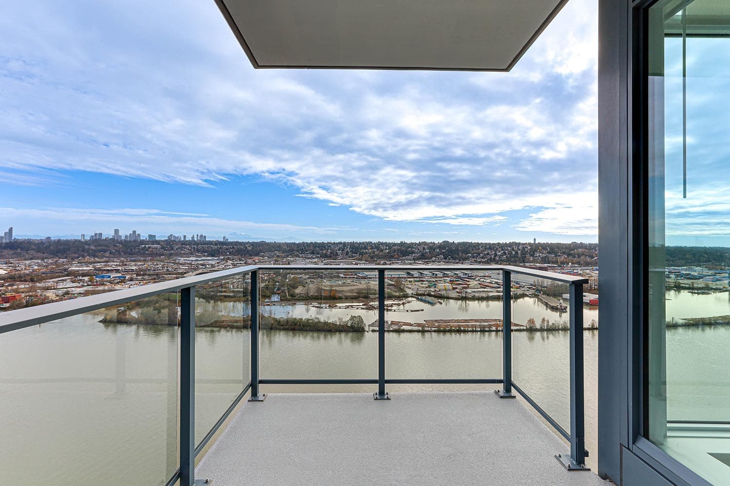 3207 - 680 Quayside Drive, New Westminster, V3M 0P2 — photo 5