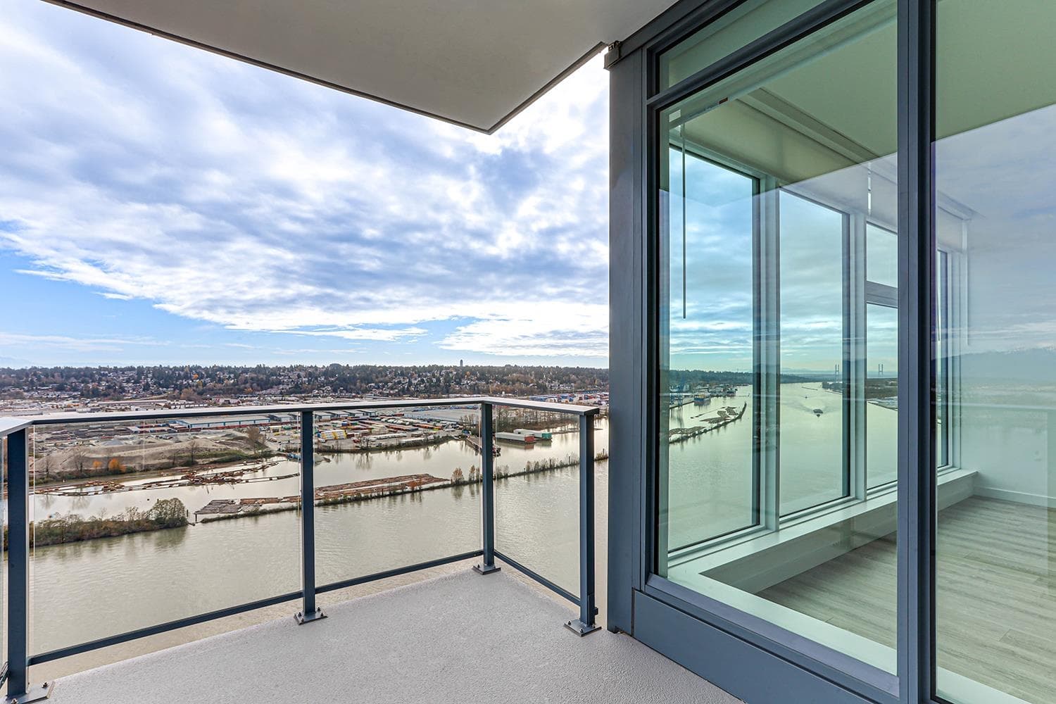 3207 - 680 Quayside Drive, New Westminster, V3M 0P2 — photo 4