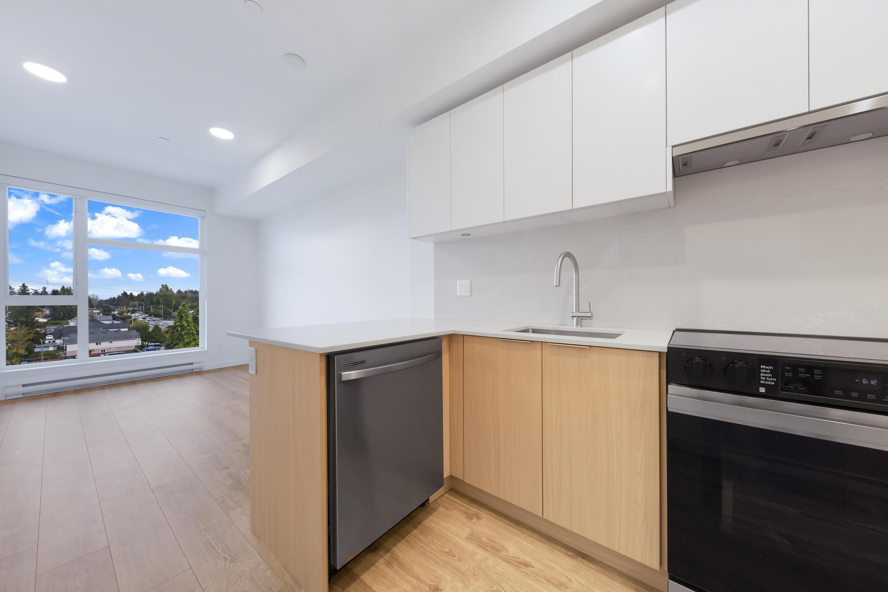 E607 - 10829 E 140 Street, Surrey, V3R 0H4 — photo 4
