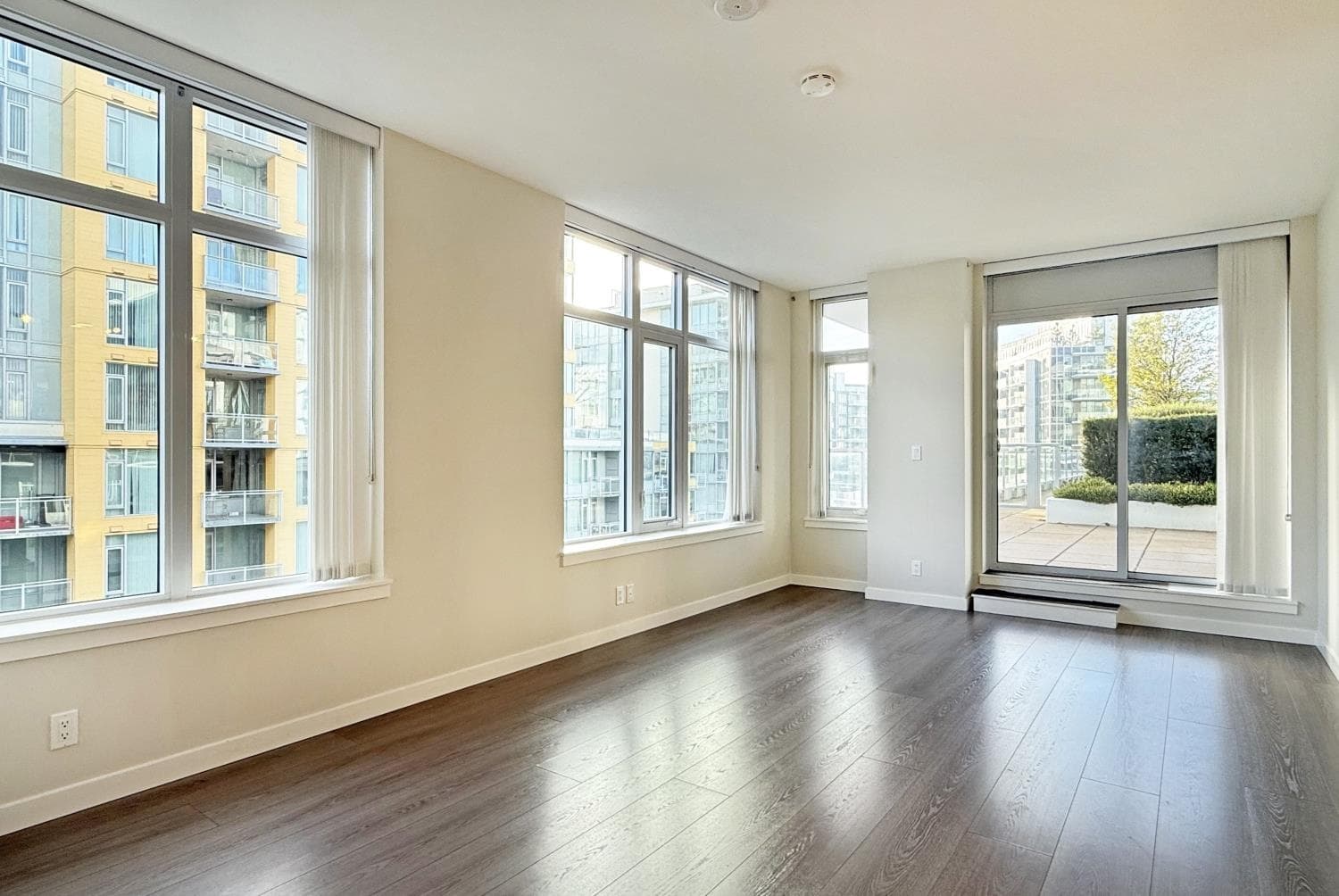 1011 - 8699 Hazelbridge Way, Richmond, V6X 0T4 — photo 2