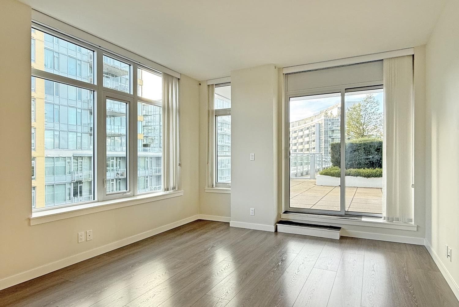 1011 - 8699 Hazelbridge Way, Richmond, V6X 0T4 — photo 3