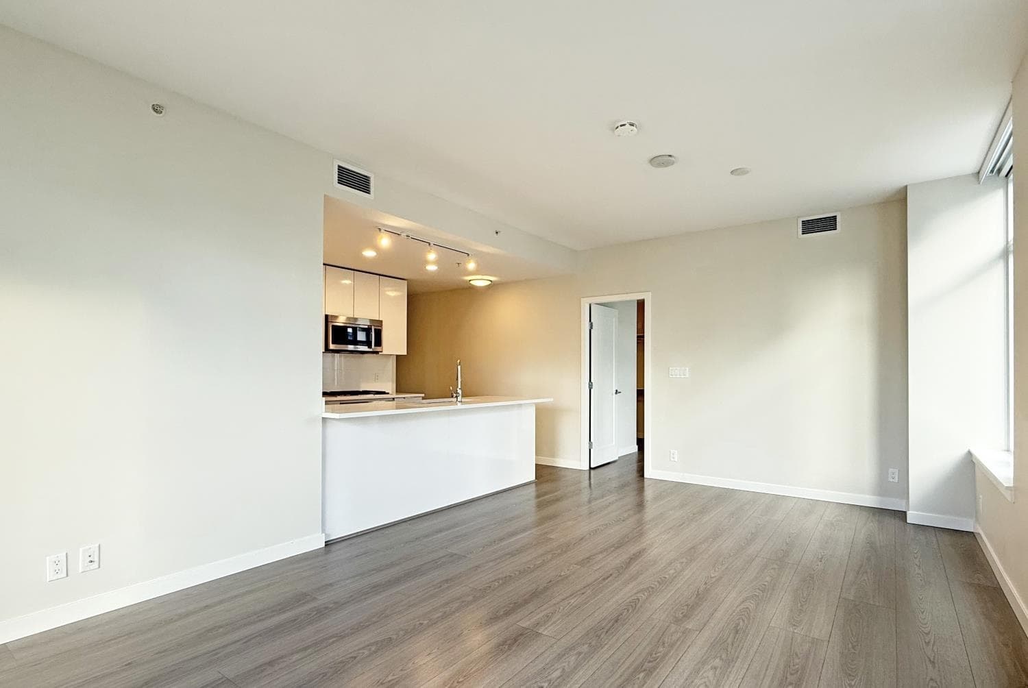 1011 - 8699 Hazelbridge Way, Richmond, V6X 0T4 — photo 4