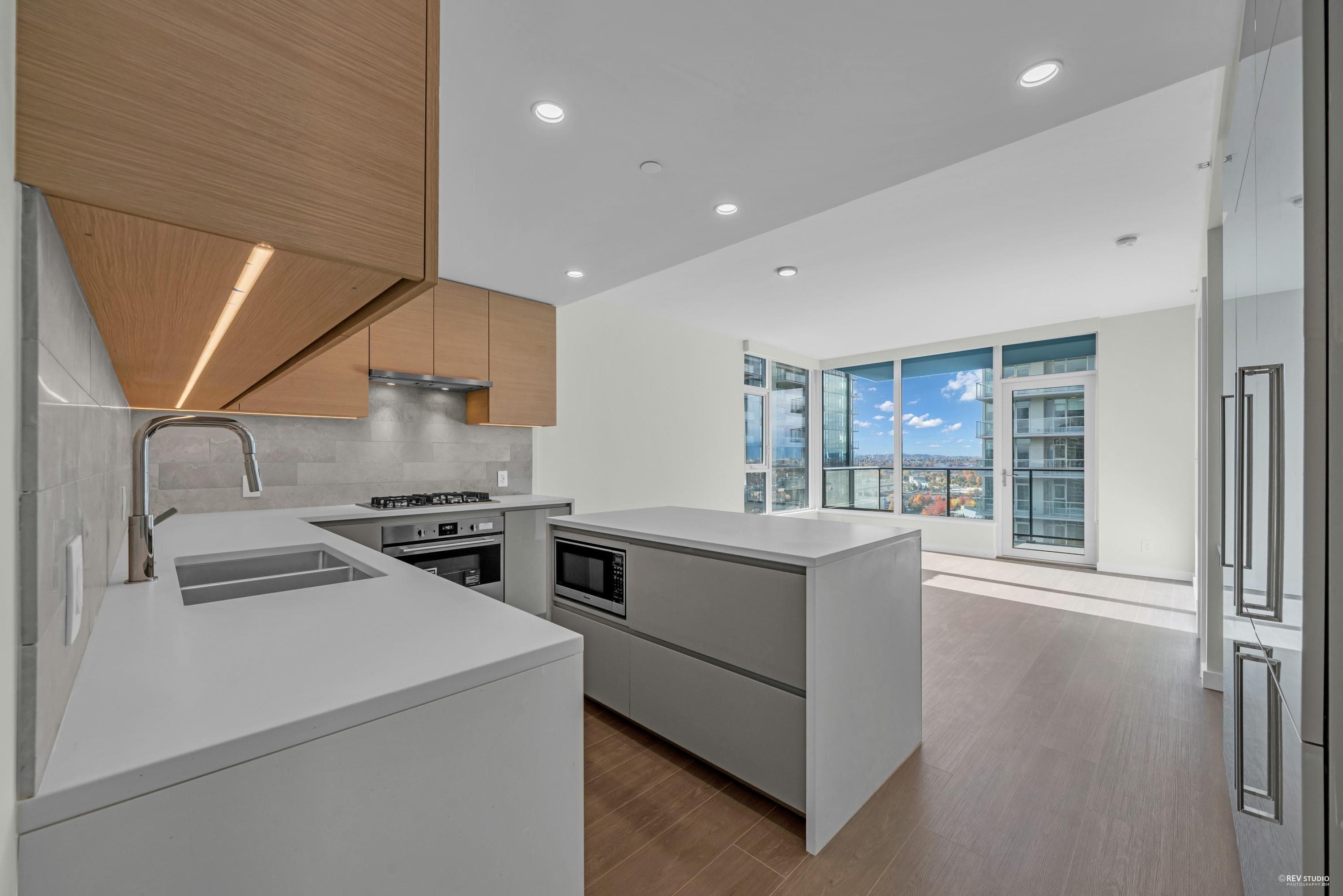 2202 - 4168 Lougheed Highway, Burnaby, V5C 0N9 — photo 4