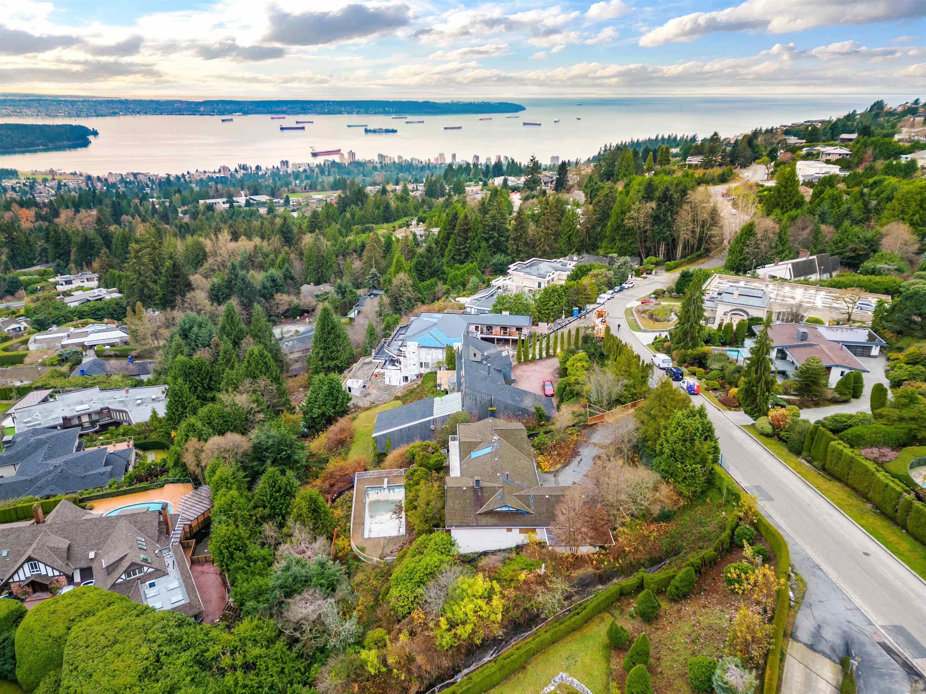 1318 Crestwell Road, West Vancouver, V7S 2P2 — photo 2