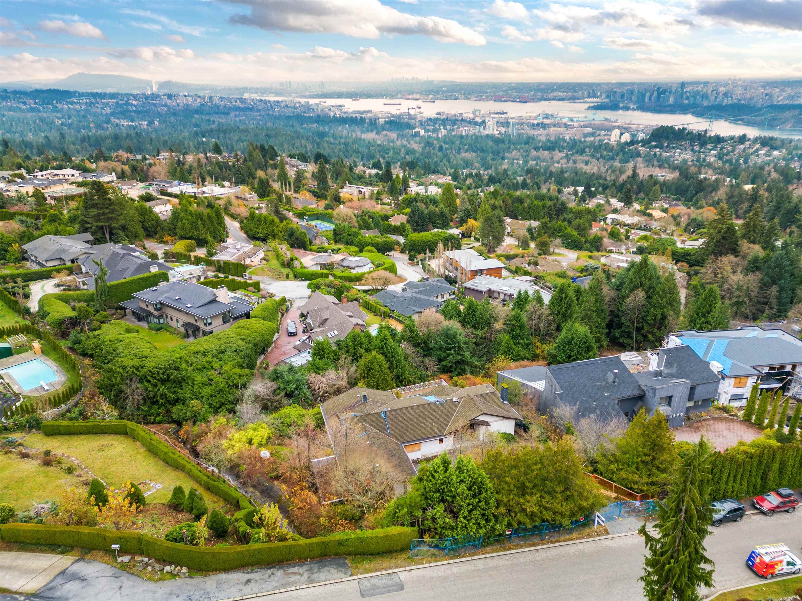 1318 Crestwell Road, West Vancouver, V7S 2P2 — photo 1