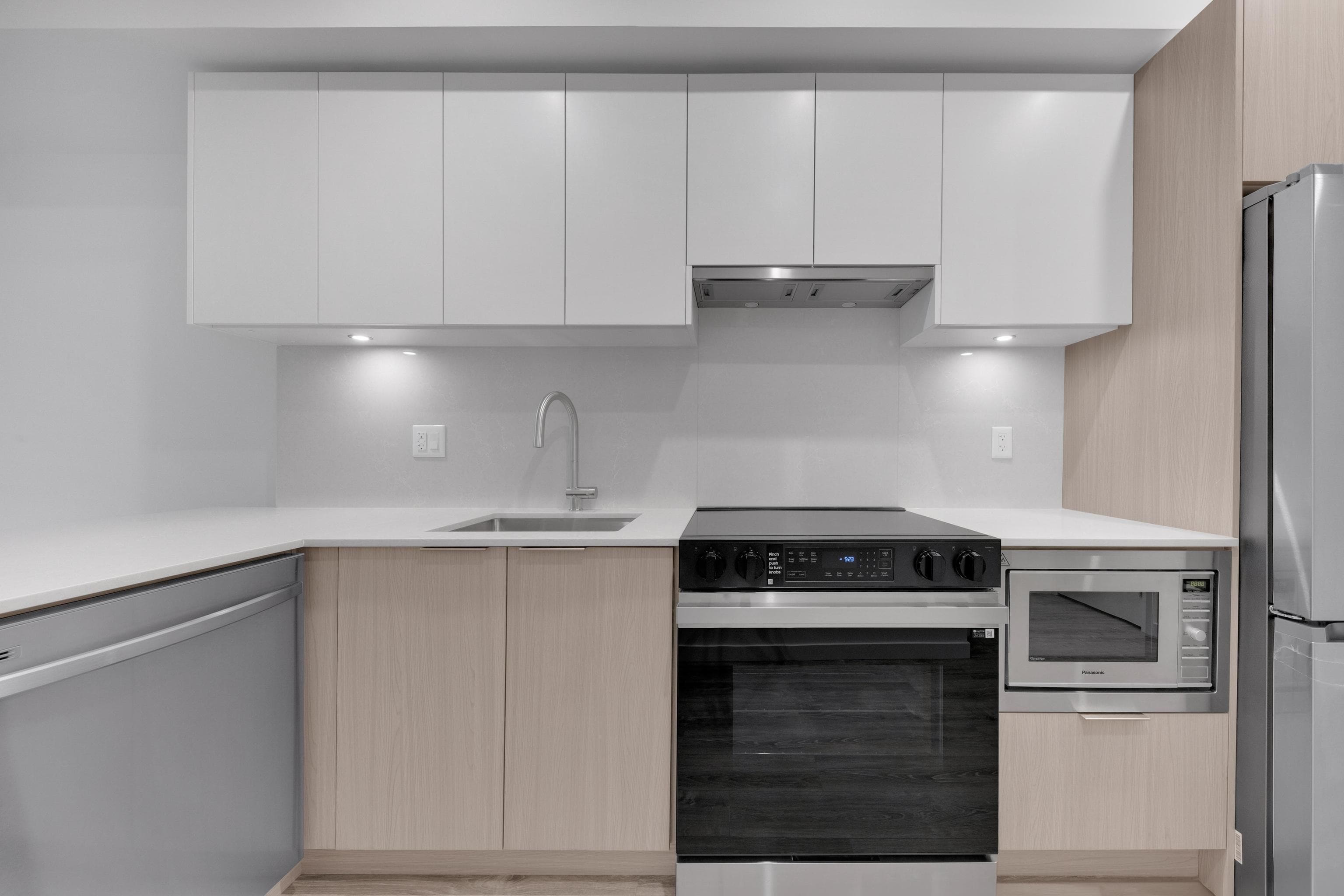 W406 - 10829 140 Street, Surrey, V3R 0H4 — photo 5