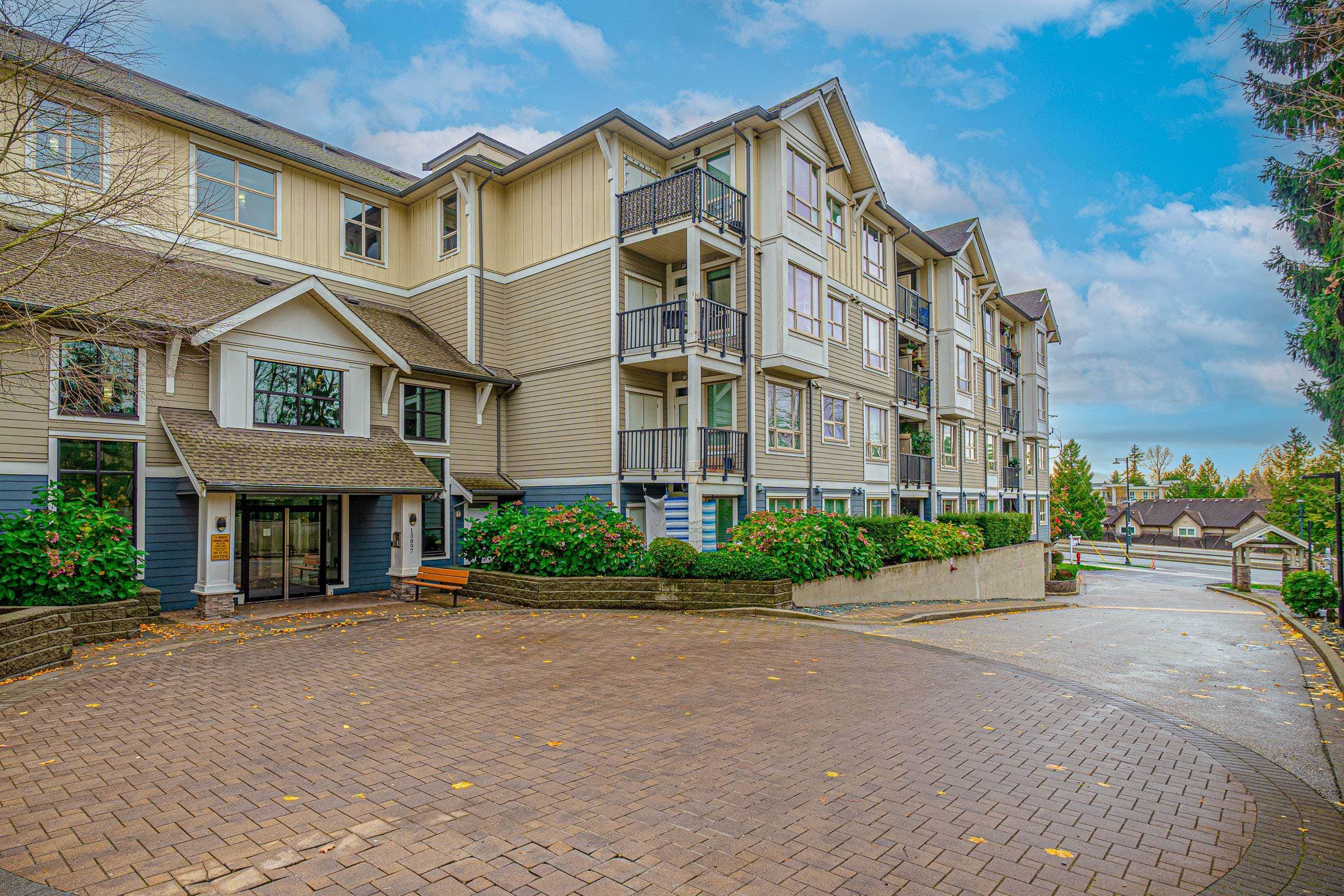 324 - 13897 Fraser Highway, Surrey, V3T 0G8 — photo 2