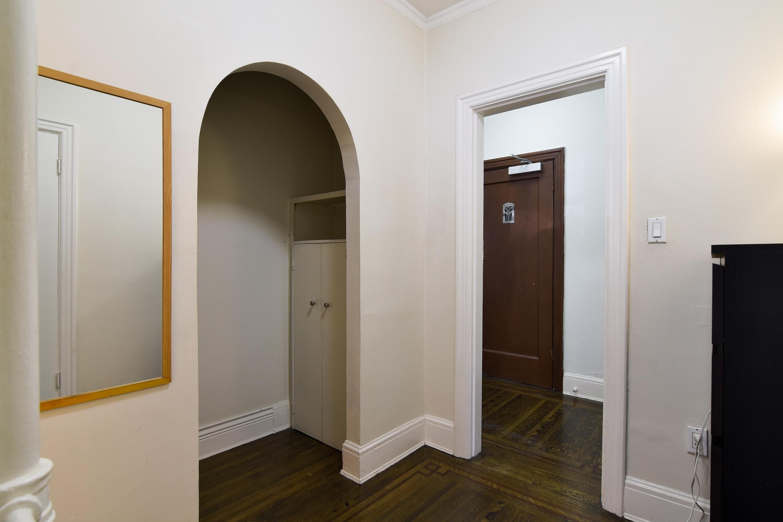 8 Unfurnished - 935 Jervis Street, Vancouver, V6E 2B5 — photo 3