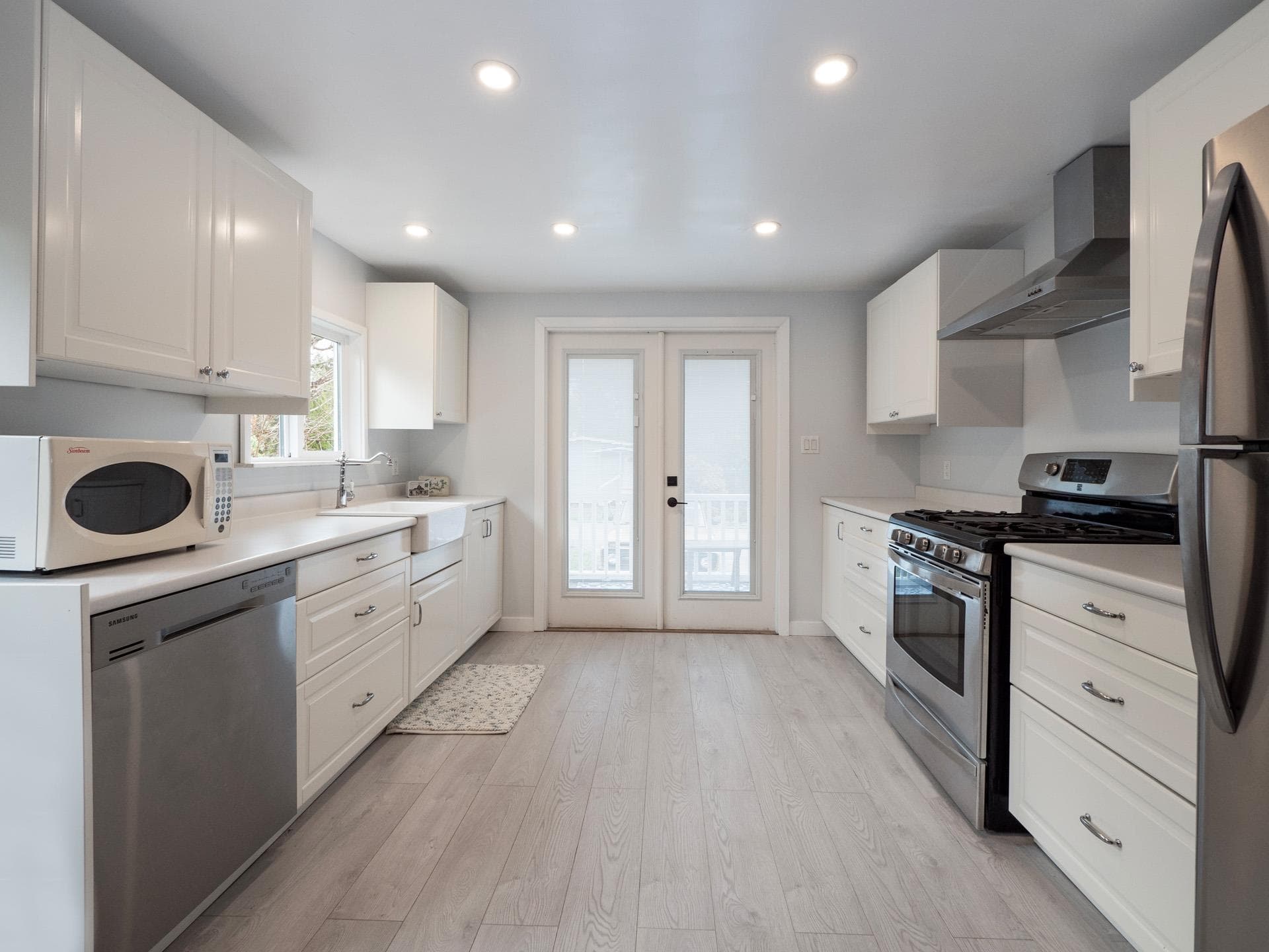 747 Cascade Crescent, Gibsons, V0N 1V9 — photo 1