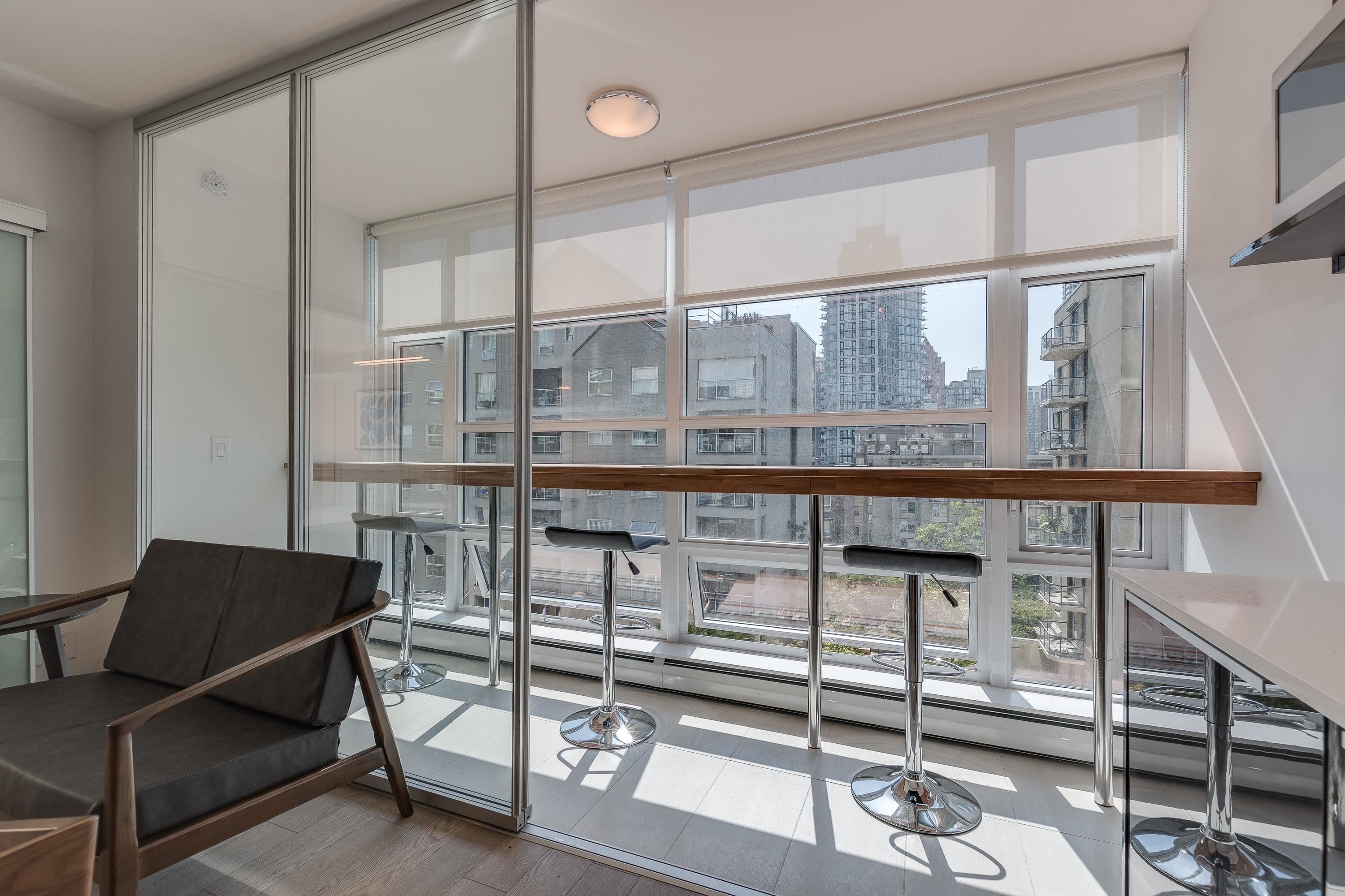 705 - 1283 Howe Street, Vancouver, V6Z 1C1 — photo 2