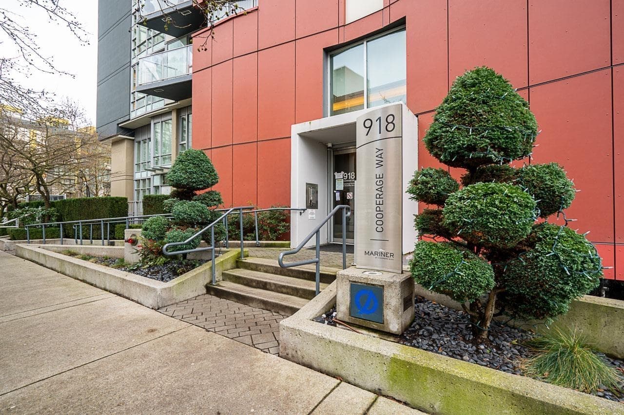 1907 - 918 Cooperage Way, Vancouver, V6B 0A7 — photo 1