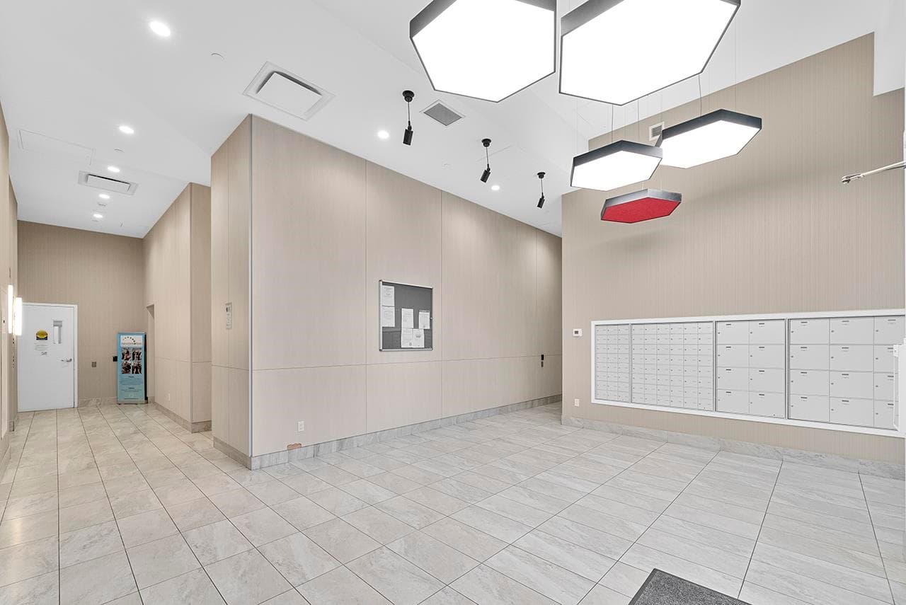 805 - 10626 City Parkway, Surrey, V3T 0S3 — photo 3