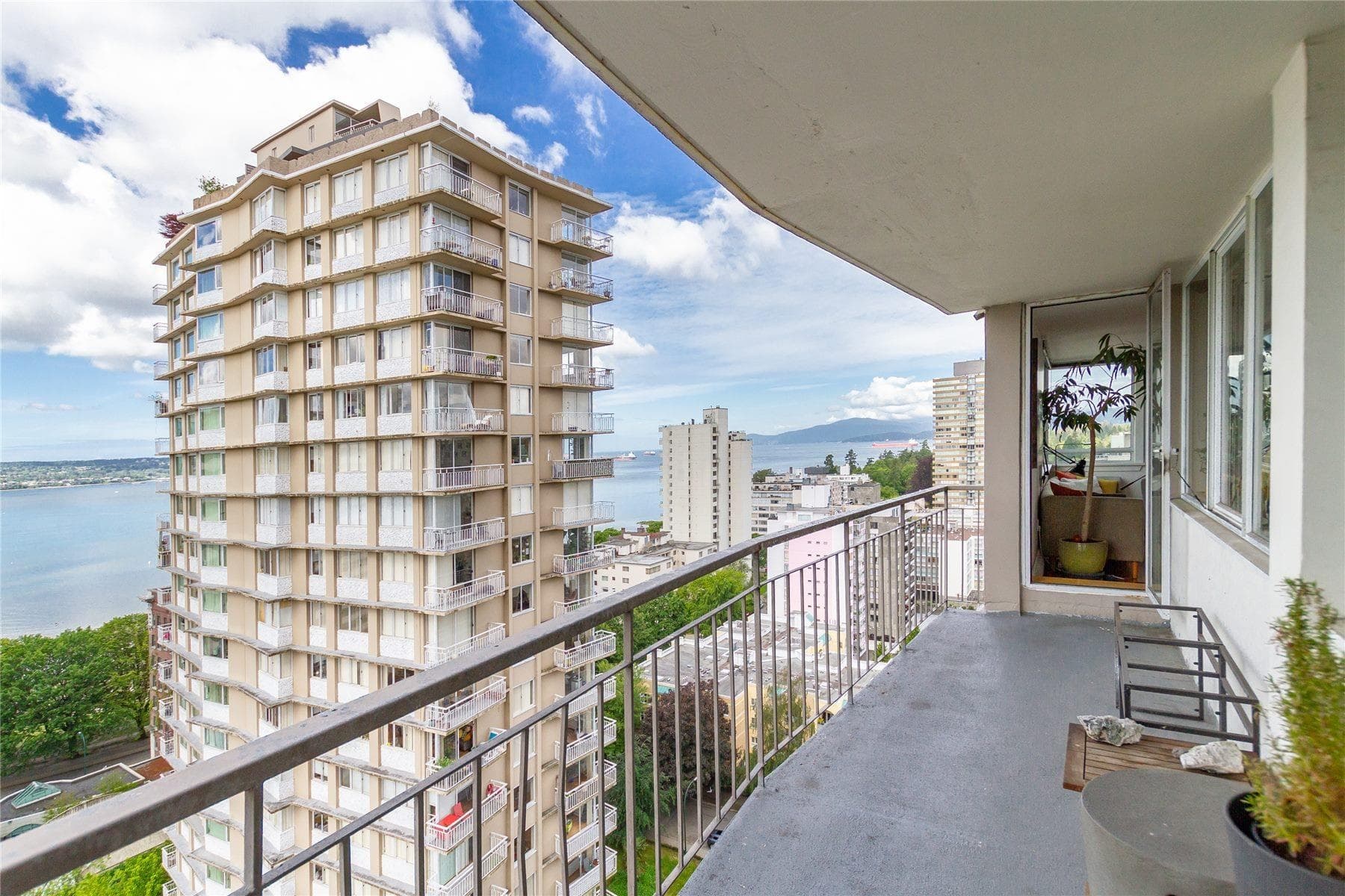 1850 Comox Street, Vancouver, V6G 1R3 — photo 2