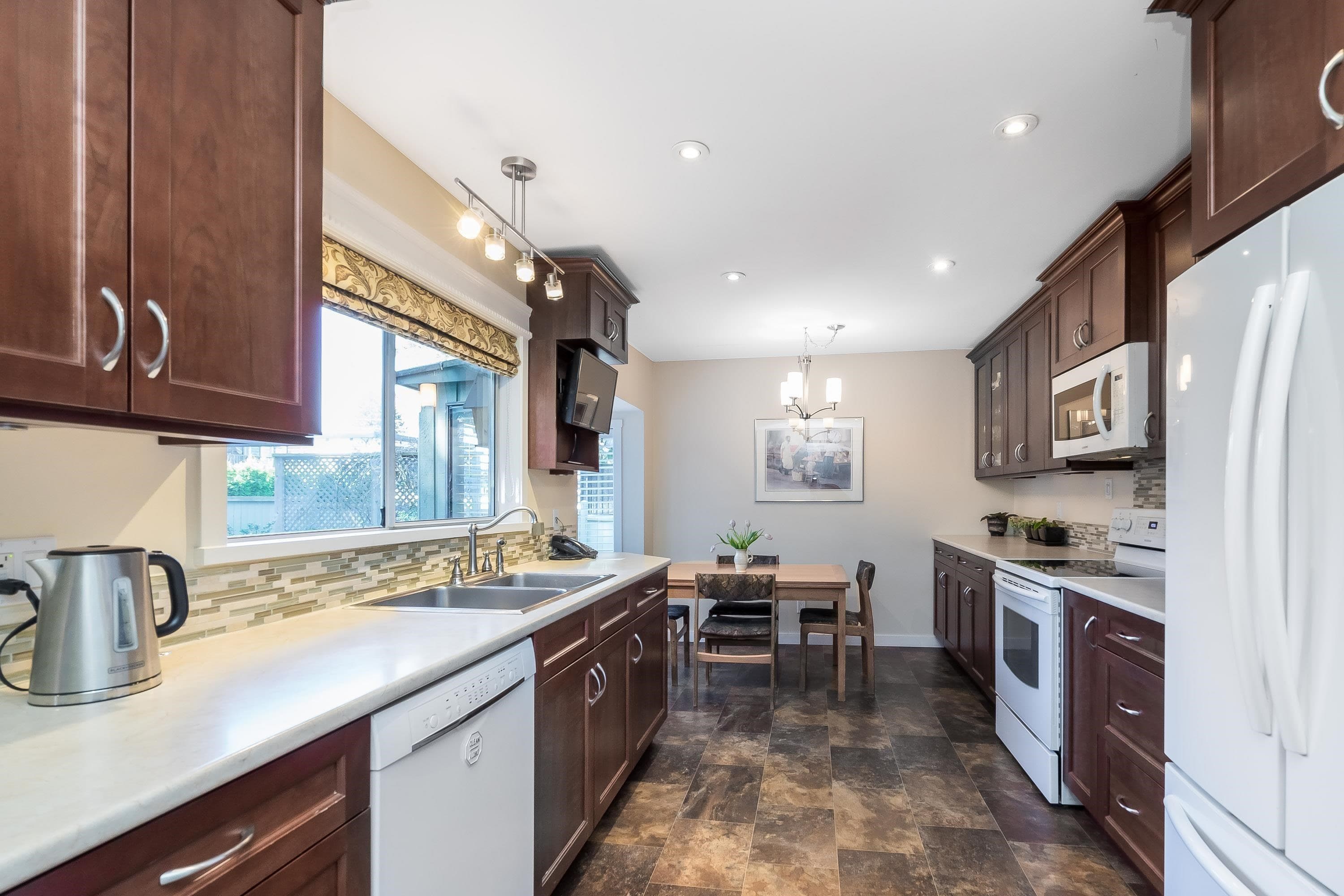 11564 97 Avenue, Surrey, V3V 2B6 — photo 5