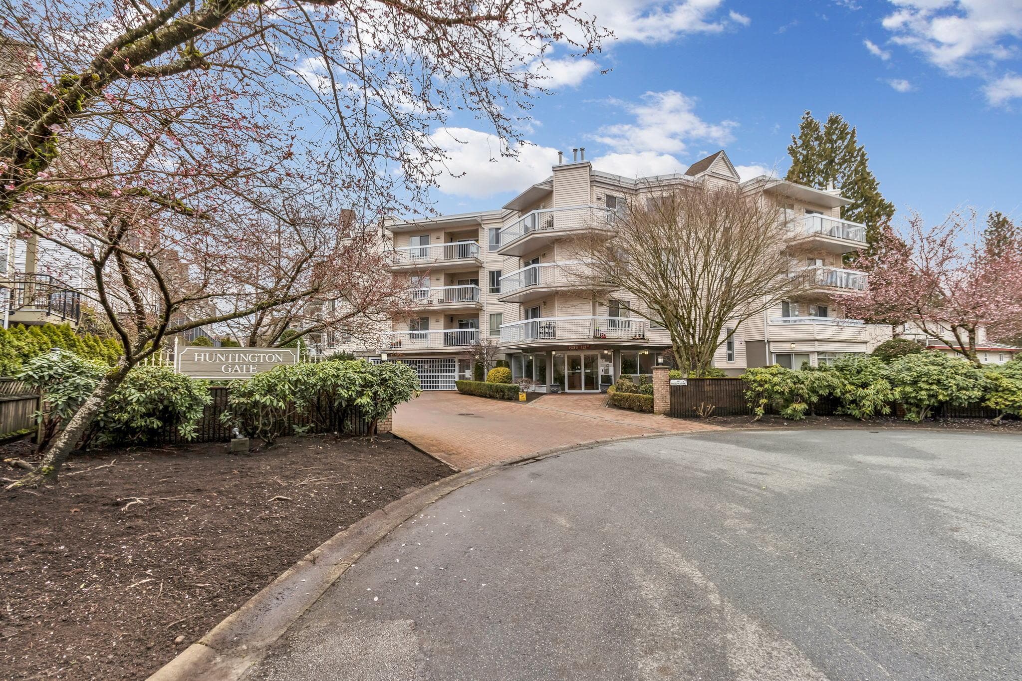 315 - 9299 121 Street, Surrey, V3V 7X8 — photo 1