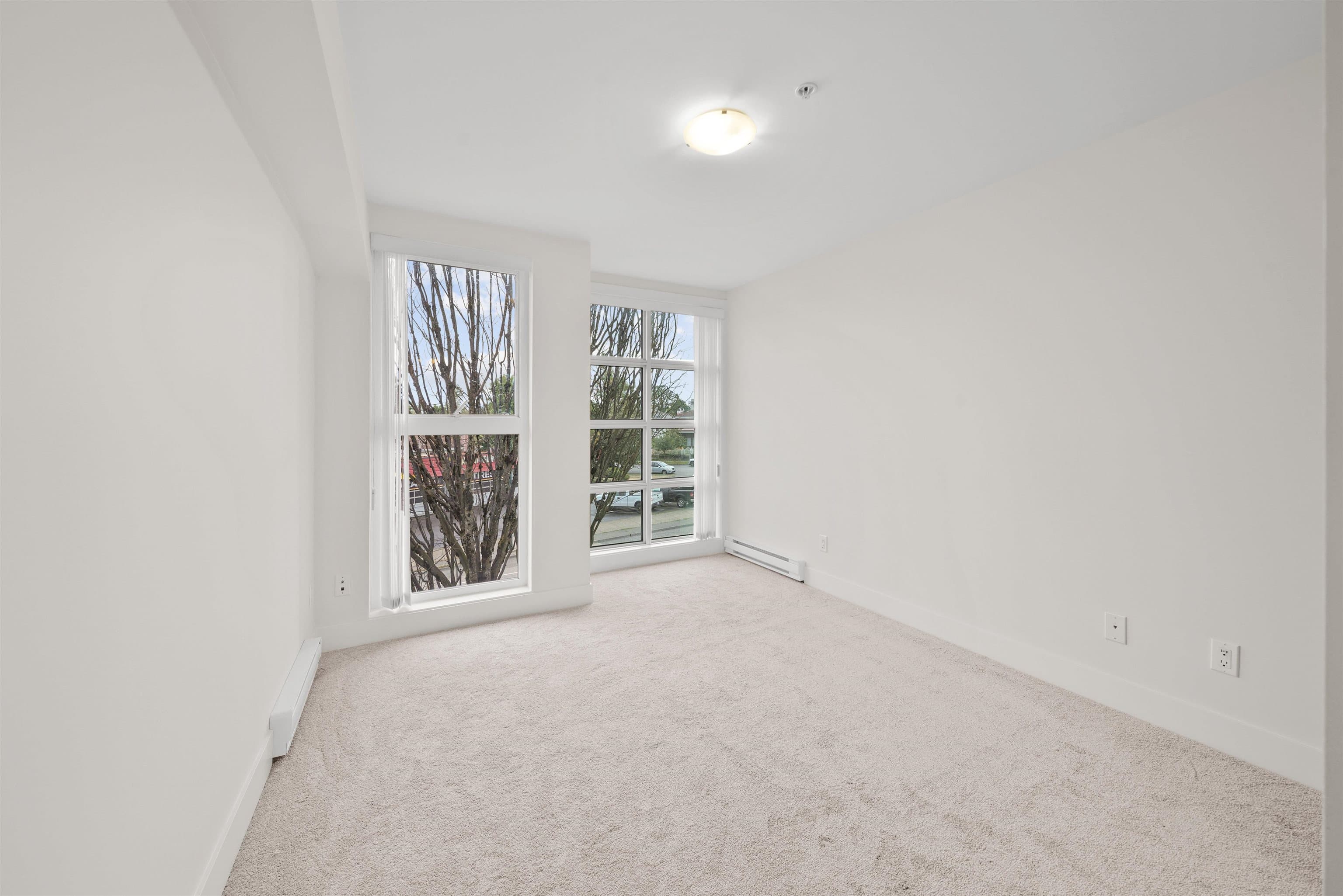 306 - 4338 Commercial Street, Vancouver, V5N 2S7 — photo 2