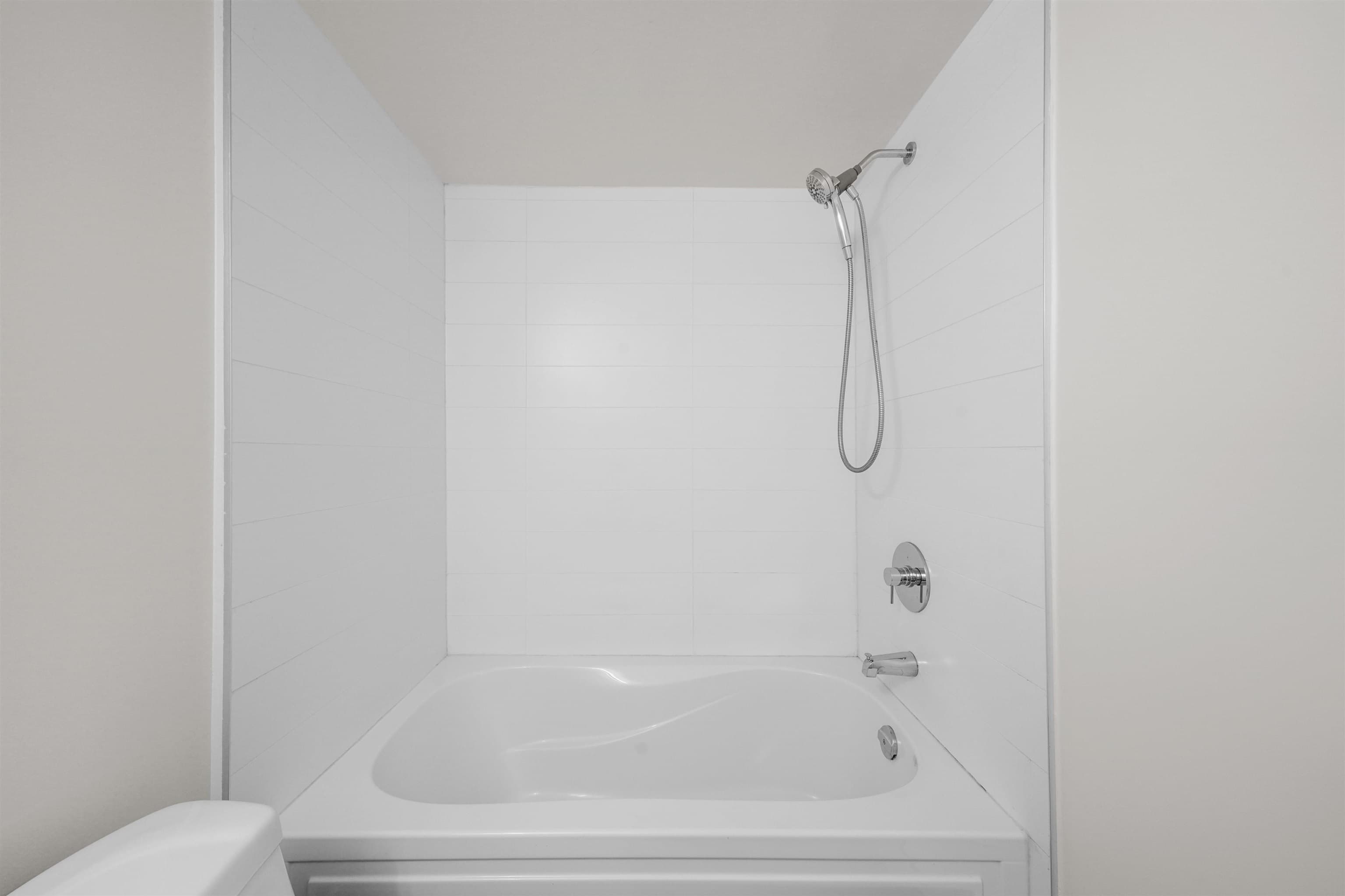 306 - 4338 Commercial Street, Vancouver, V5N 2S7 — photo 5