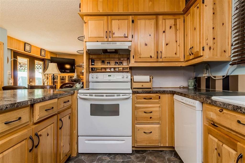 33437 George Ferguson Way, Abbotsford, V2S 2L9 — photo 4