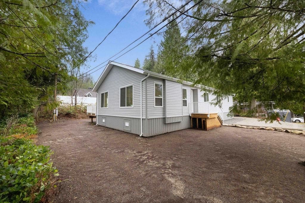 11 - 1416 North Road, Gibsons, V0N 1V1 — photo 2