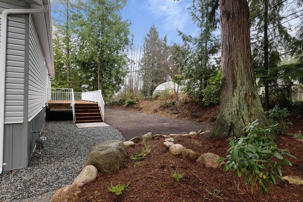 11 - 1416 North Road, Gibsons, V0N 1V1 — photo 5