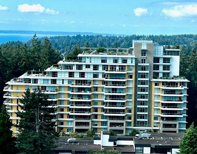408 - 1501 Vidal Street, White Rock, V4B 0B5 — photo 1