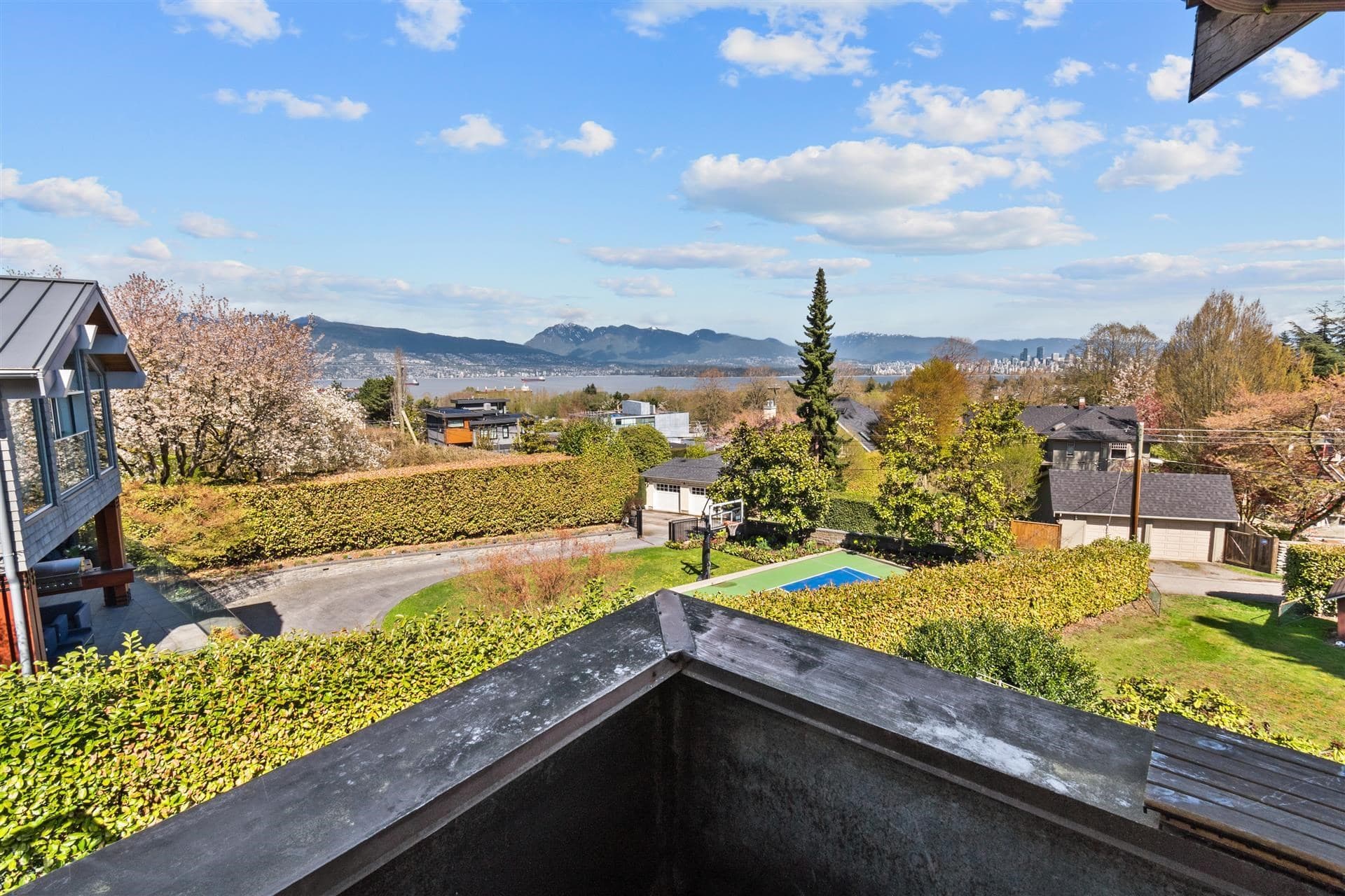 2516 Courtenay Street, Vancouver, V6R 3X3 — photo 2