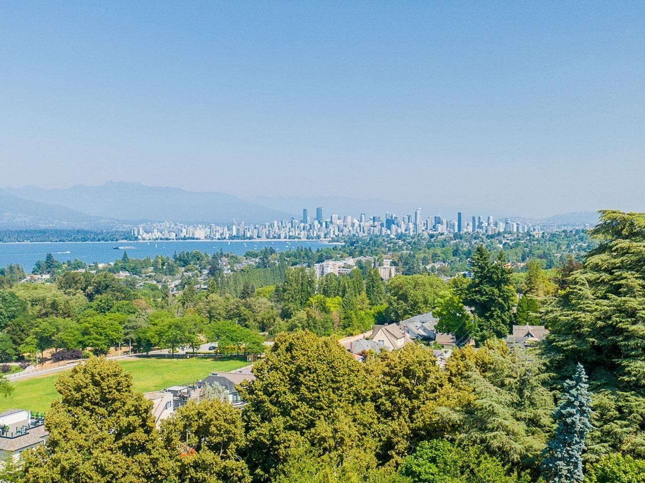2516 Courtenay Street, Vancouver, V6R 3X3 — photo 3
