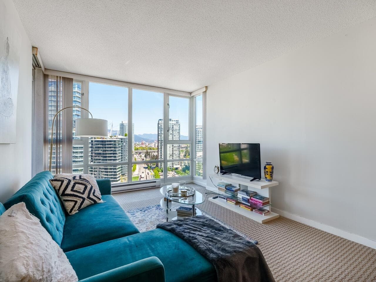 2102 - 1033 Marinaside Crescent, Vancouver, V6Z 3A3 — photo 3