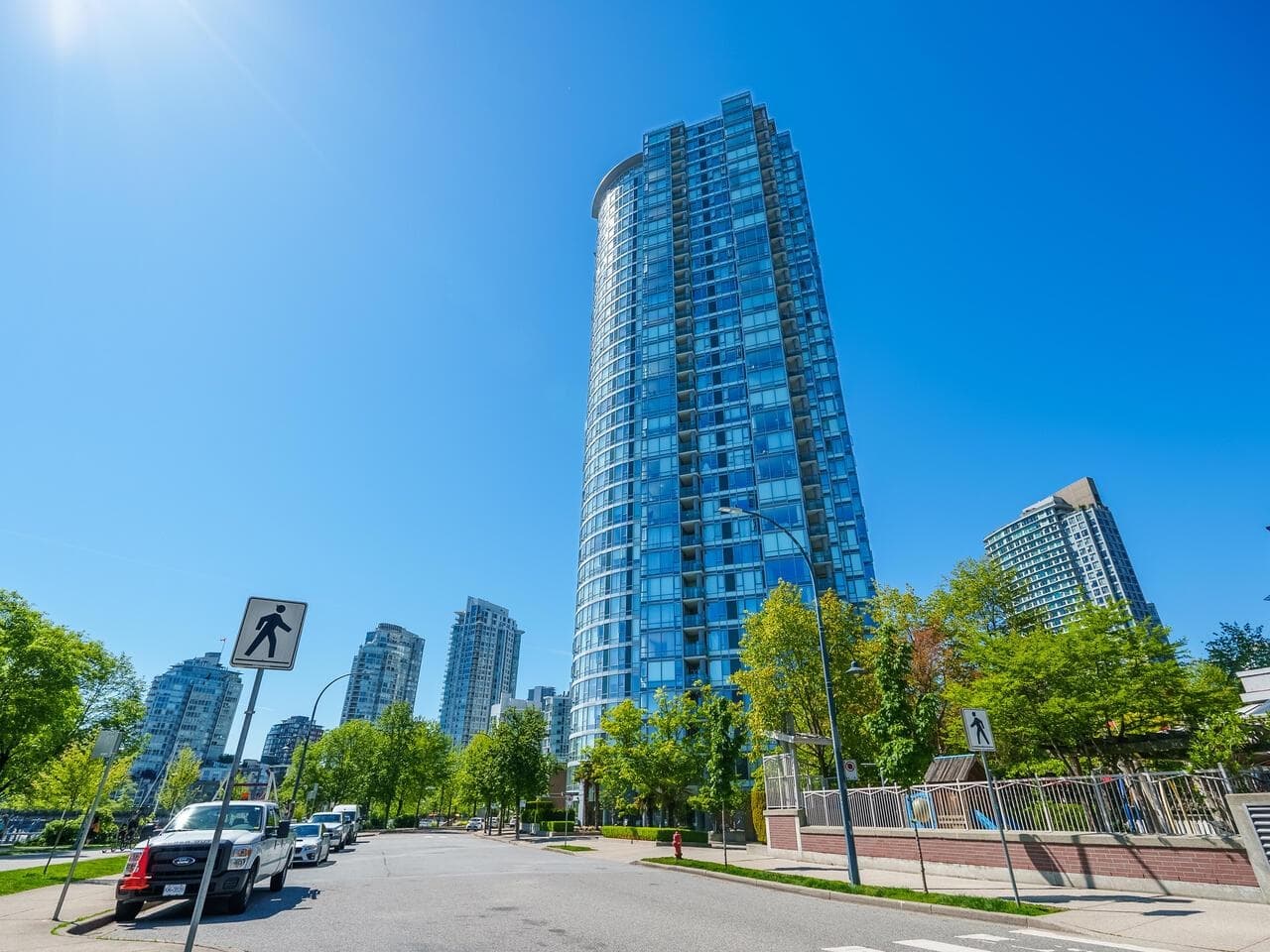 2102 - 1033 Marinaside Crescent, Vancouver, V6Z 3A3 — photo 1