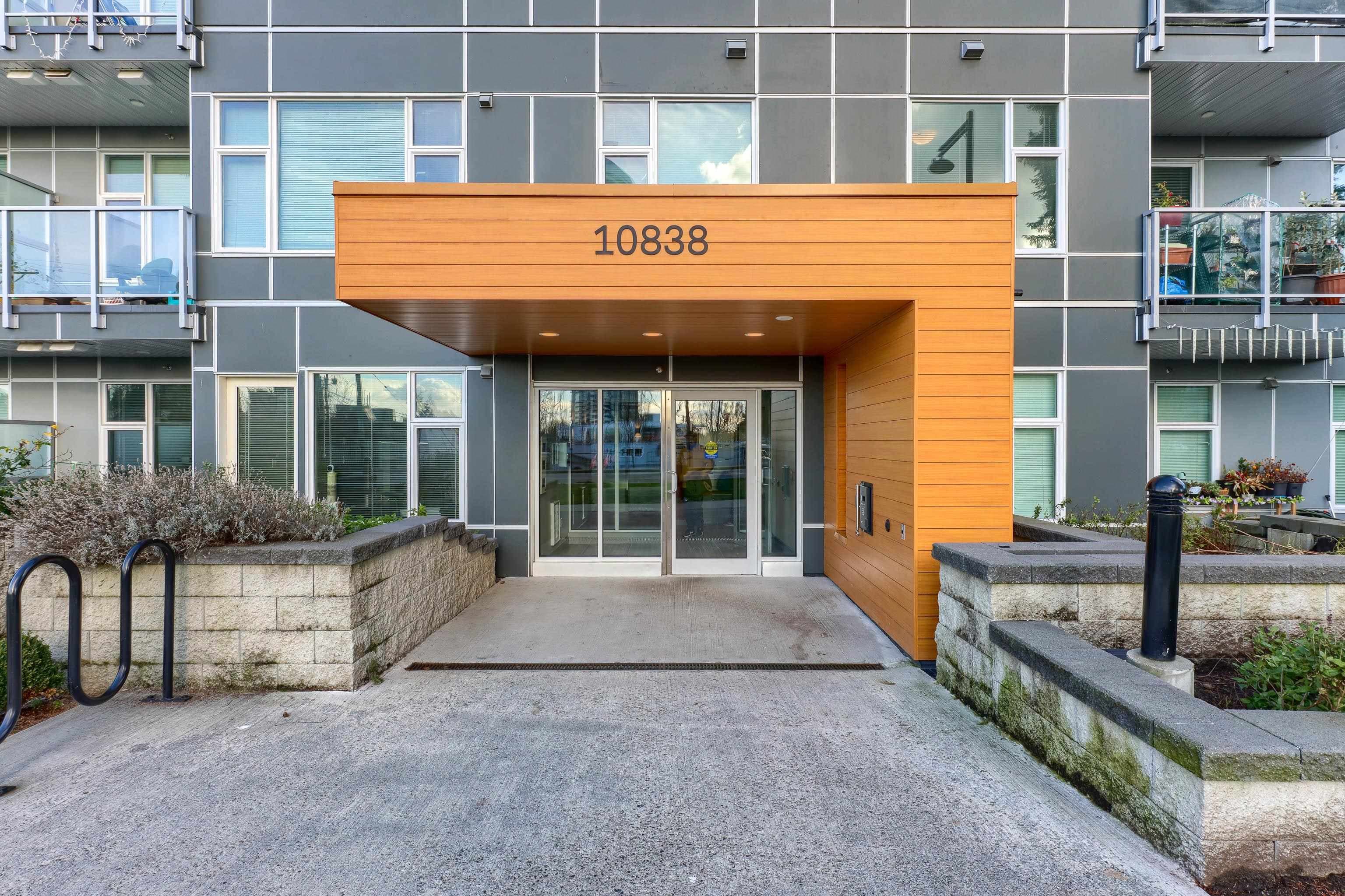 301 - 10838 Whalley Boulevard, Surrey, V3R 0G8 — photo 1