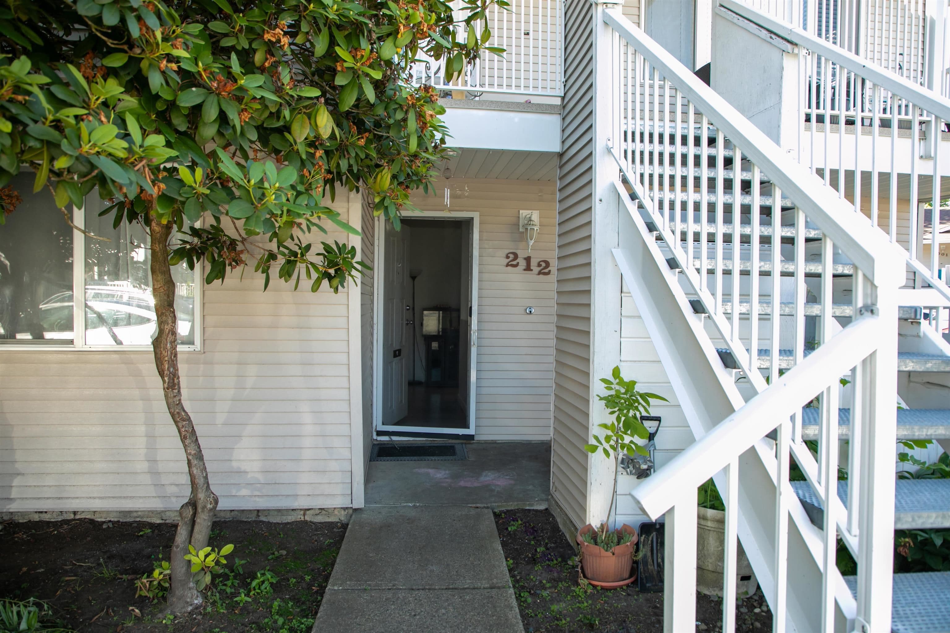 212 - 13947 72 Avenue, Surrey, V3W 2P6 — photo 2